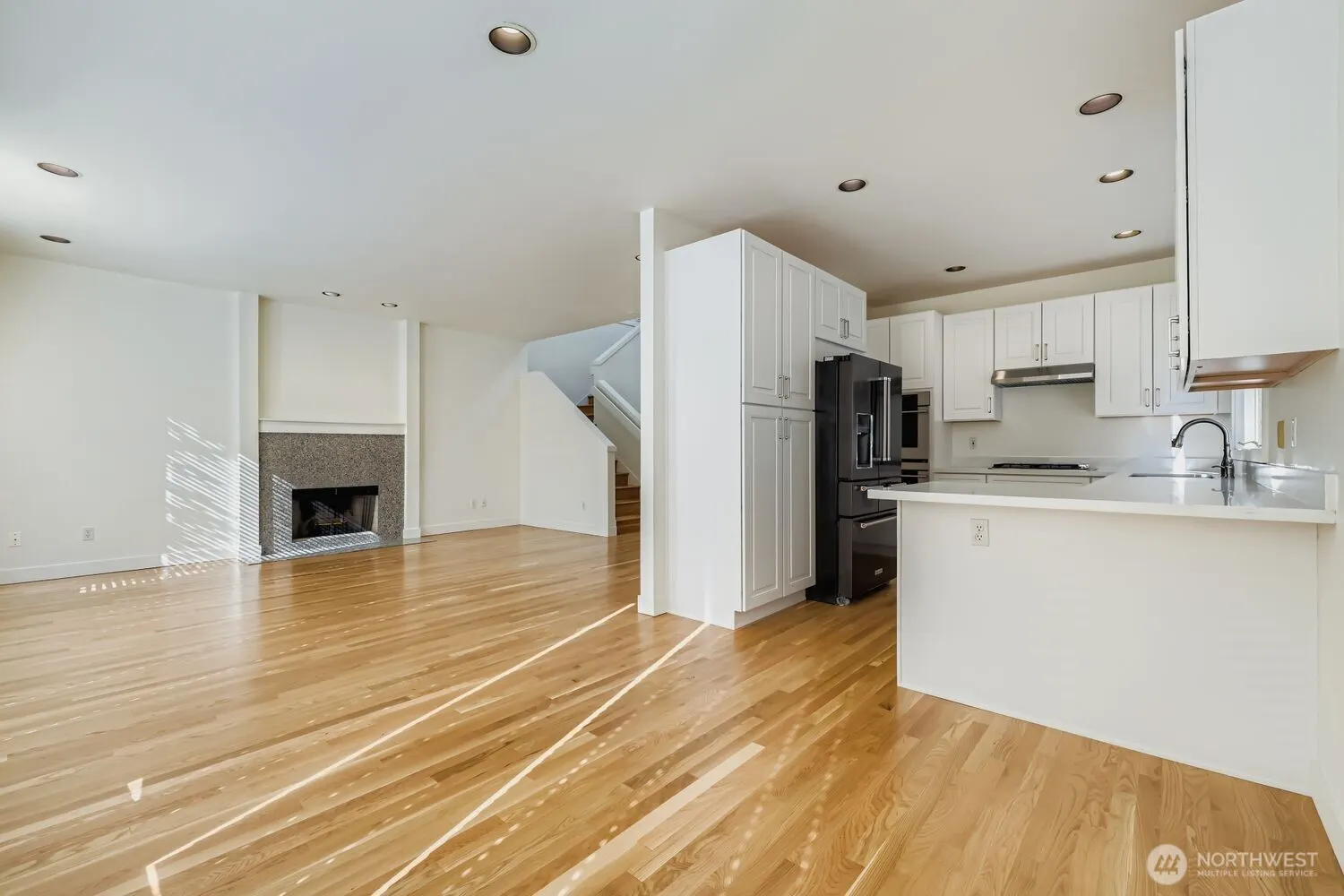 608 Bellevue Way SE #F1, Bellevue, WA 98004-6633