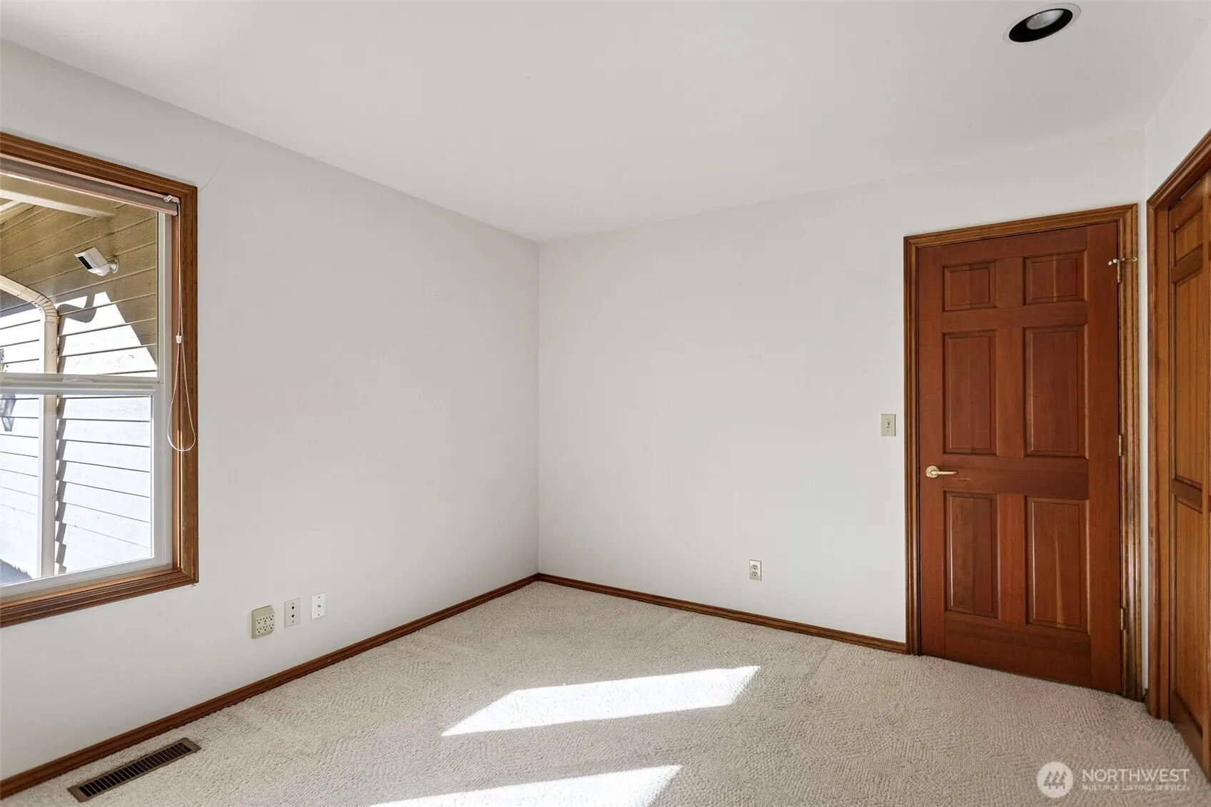 16416 121st Avenue NE, Bothell, WA 98011-7101