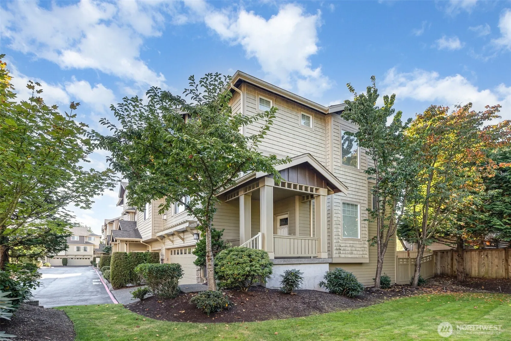 325 Chelan Place NE #D1, Renton, WA 98059