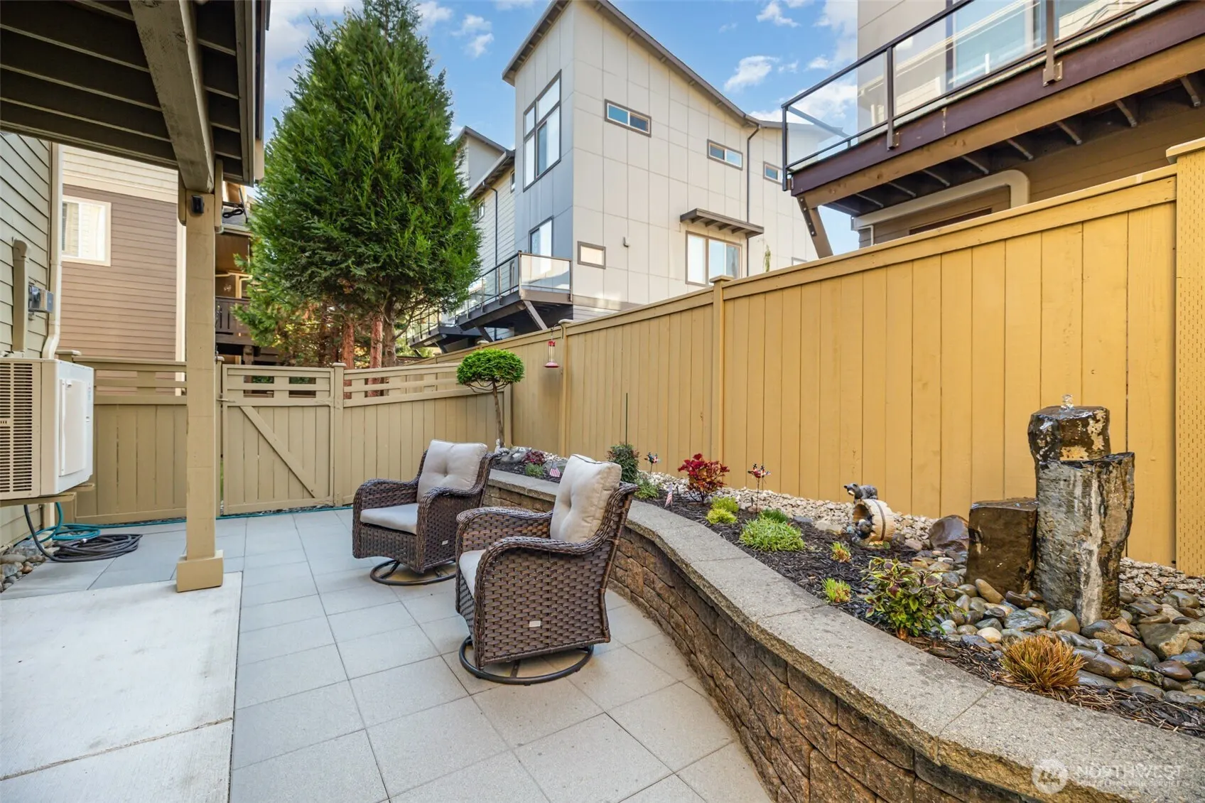 325 Chelan Place NE #D1, Renton, WA 98059