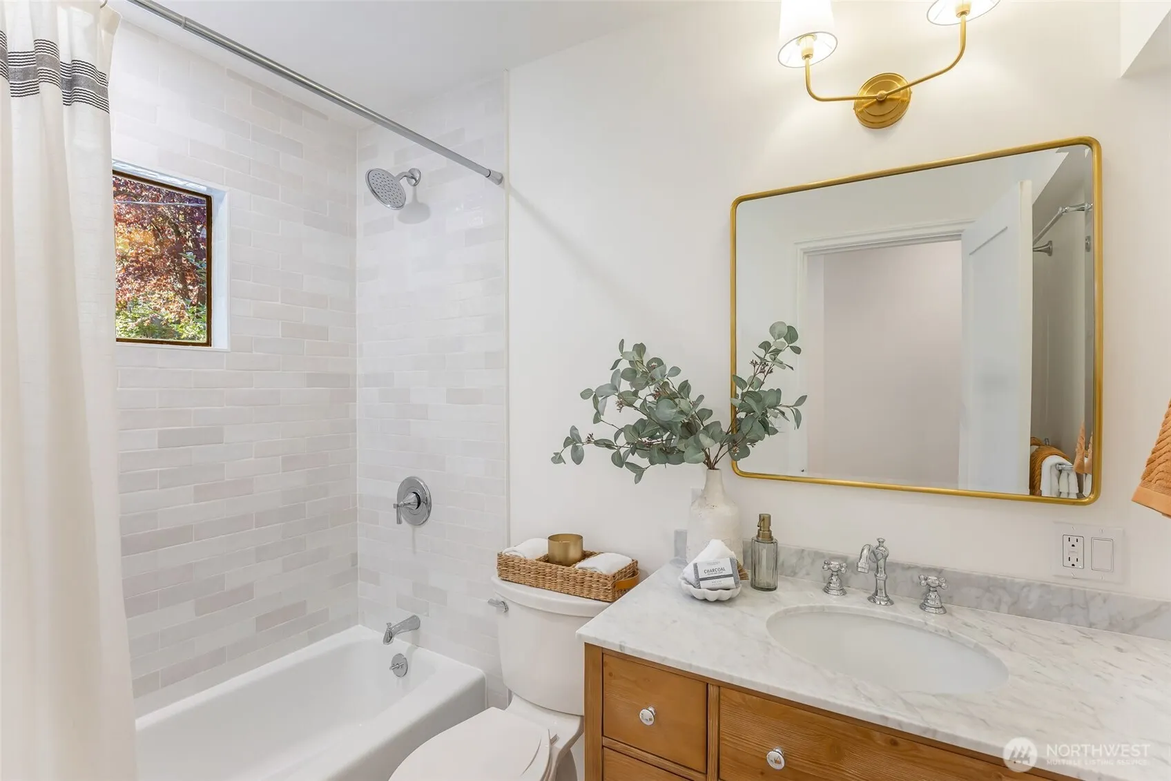 5716 38th Ave NE, Seattle, WA 98105