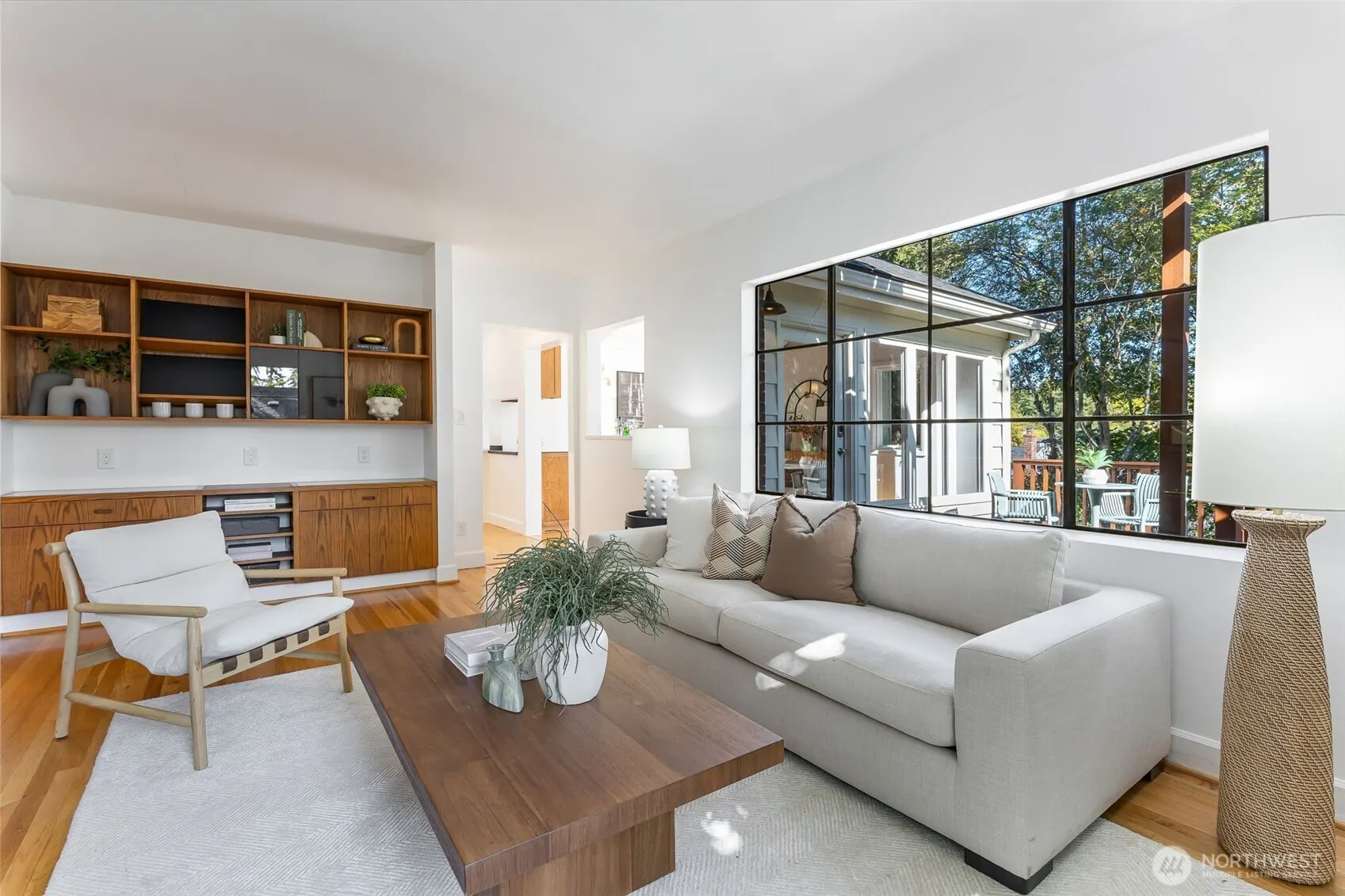 5716 38th Ave NE, Seattle, WA 98105