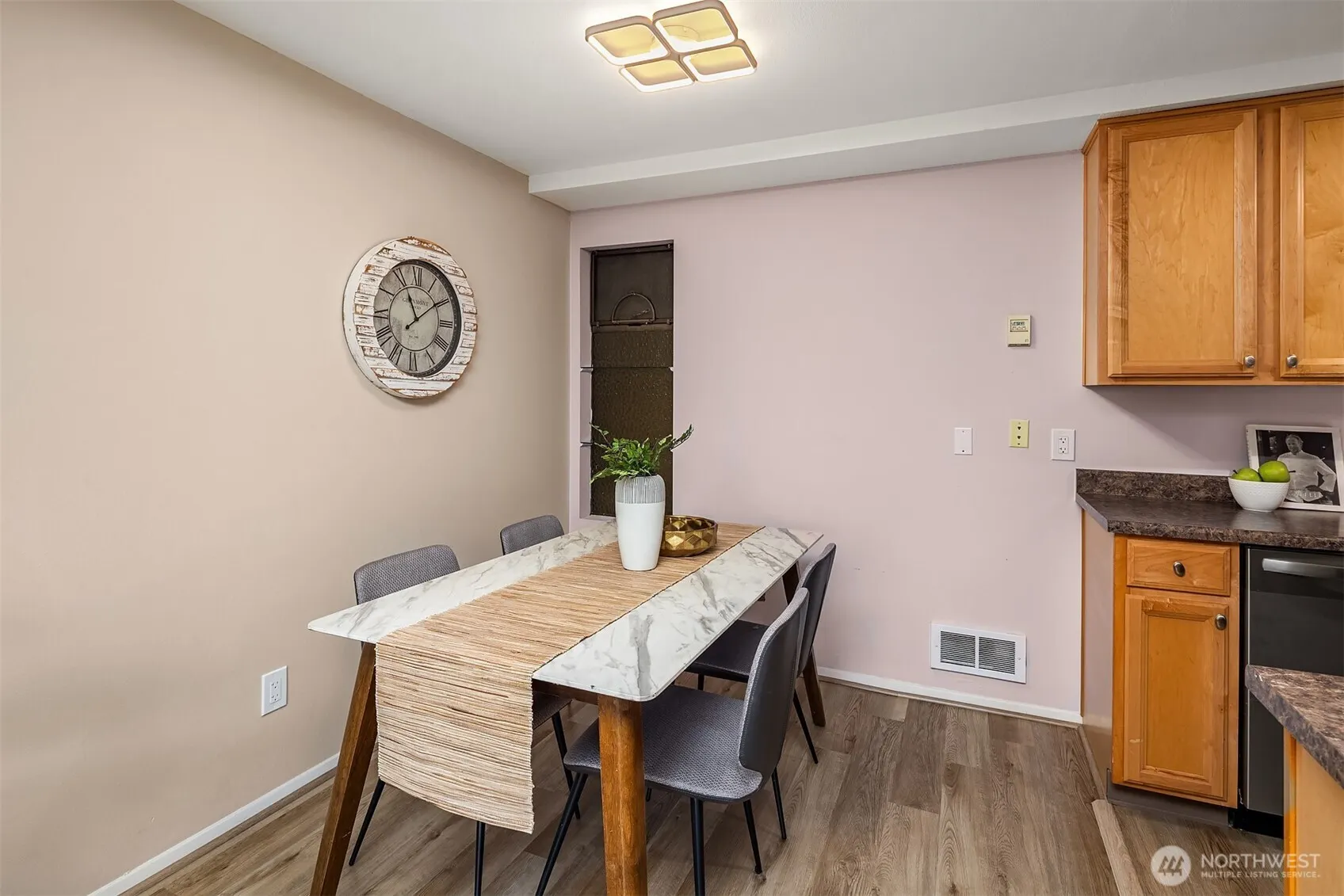 7064 35th Avenue NE #13, Seattle, WA 98115