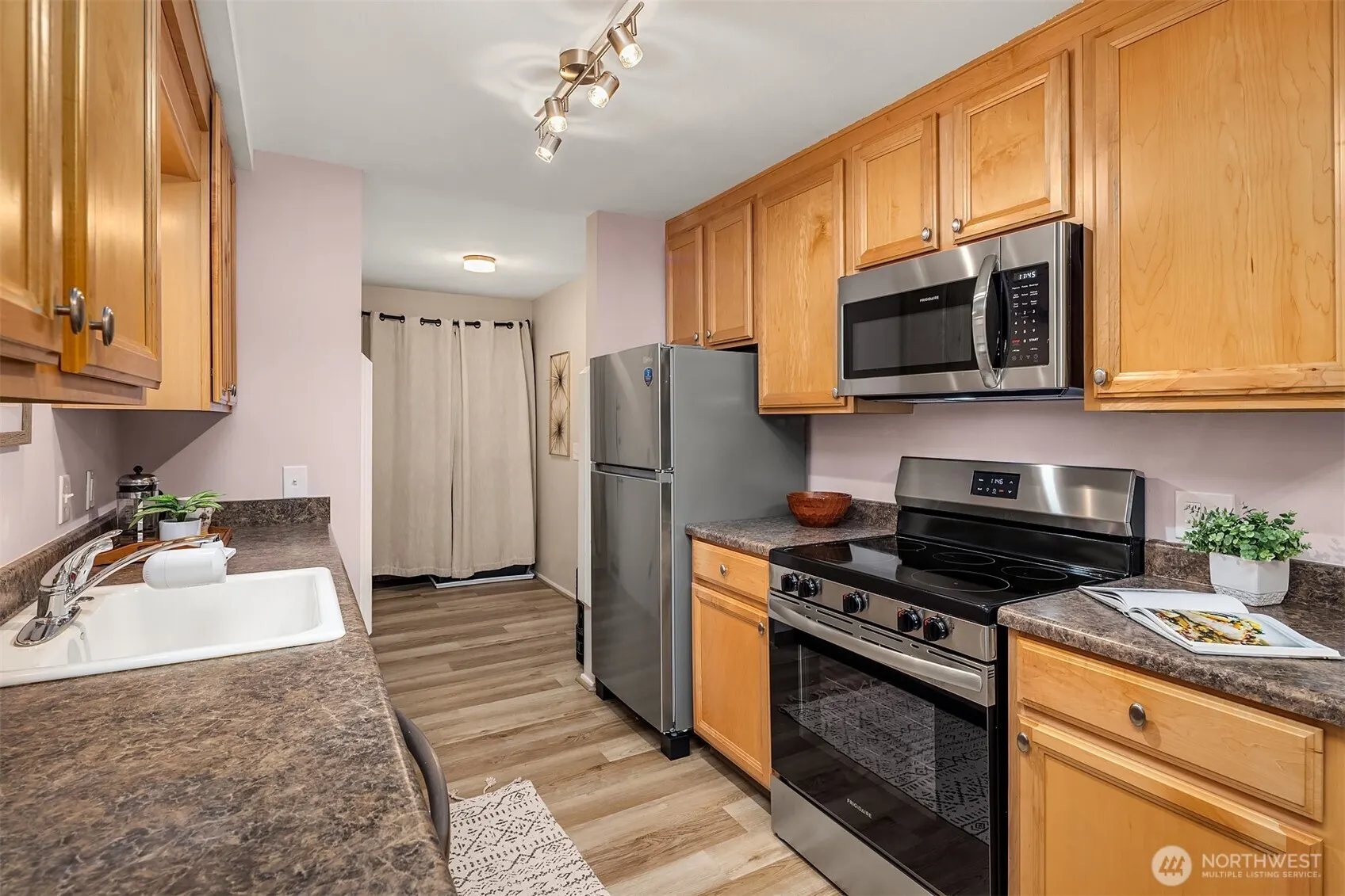 7064 35th Avenue NE #13, Seattle, WA 98115