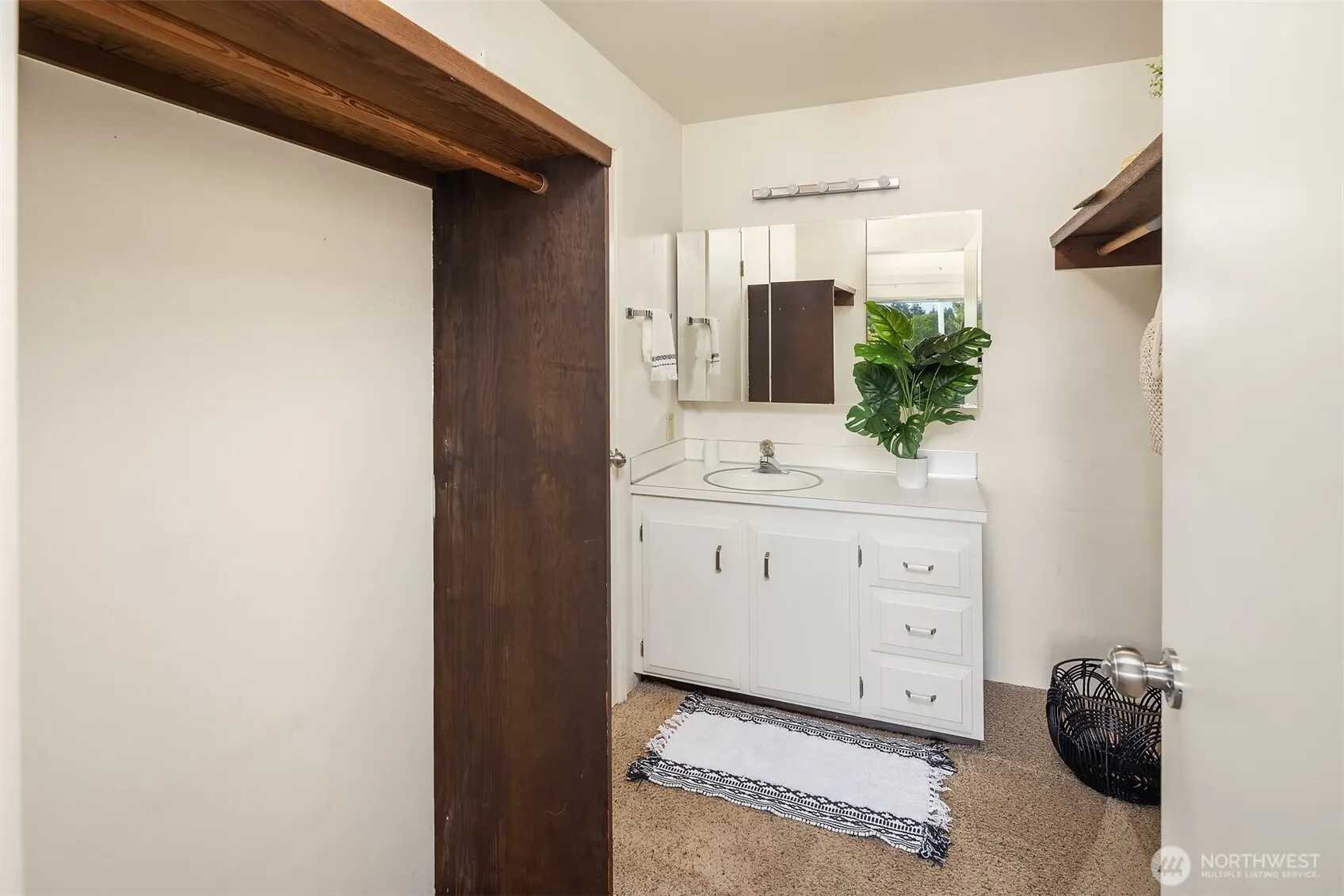 7064 35th Avenue NE #13, Seattle, WA 98115
