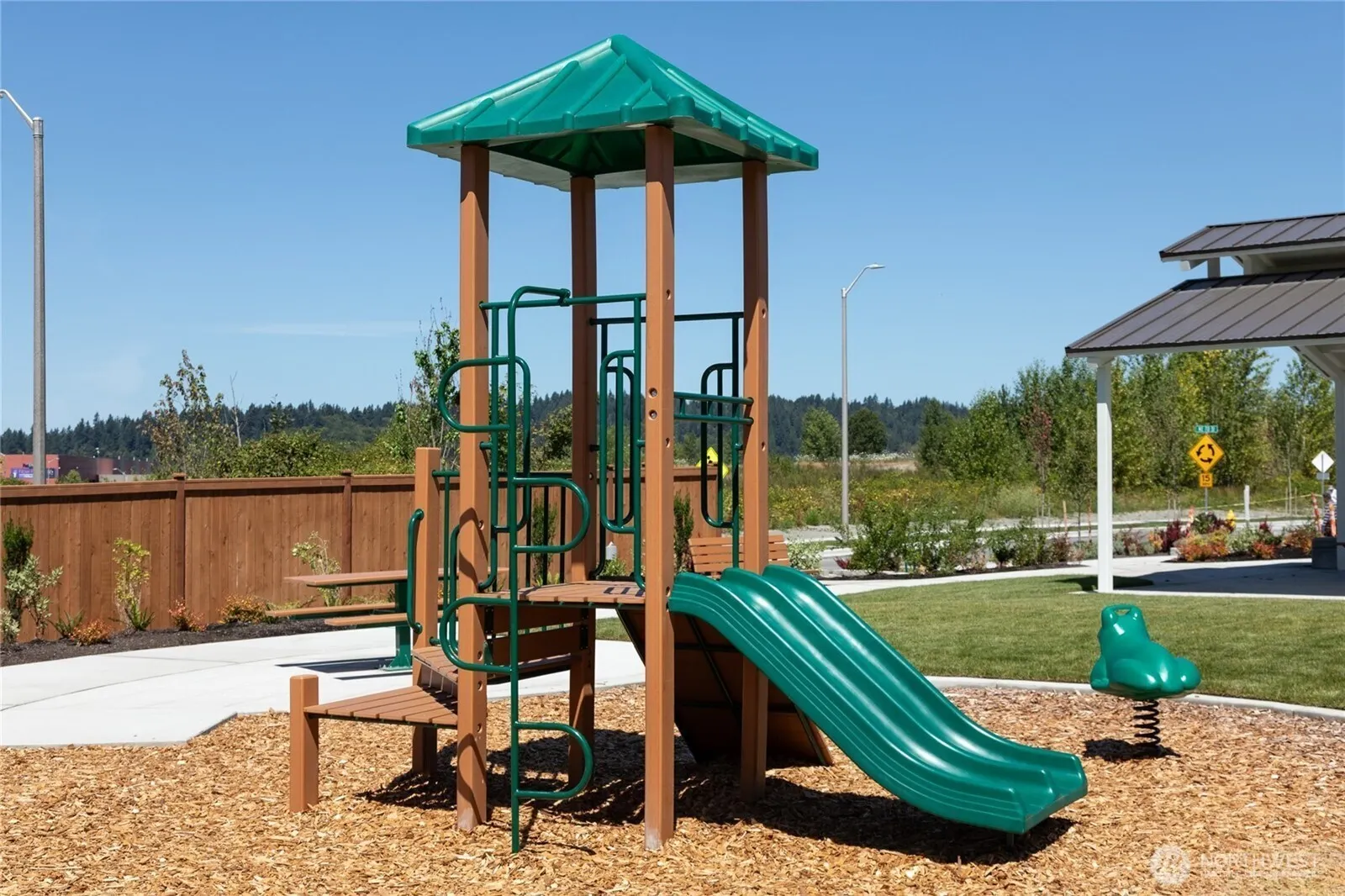 19345 NE 69th Circle #106, Redmond, WA 98052