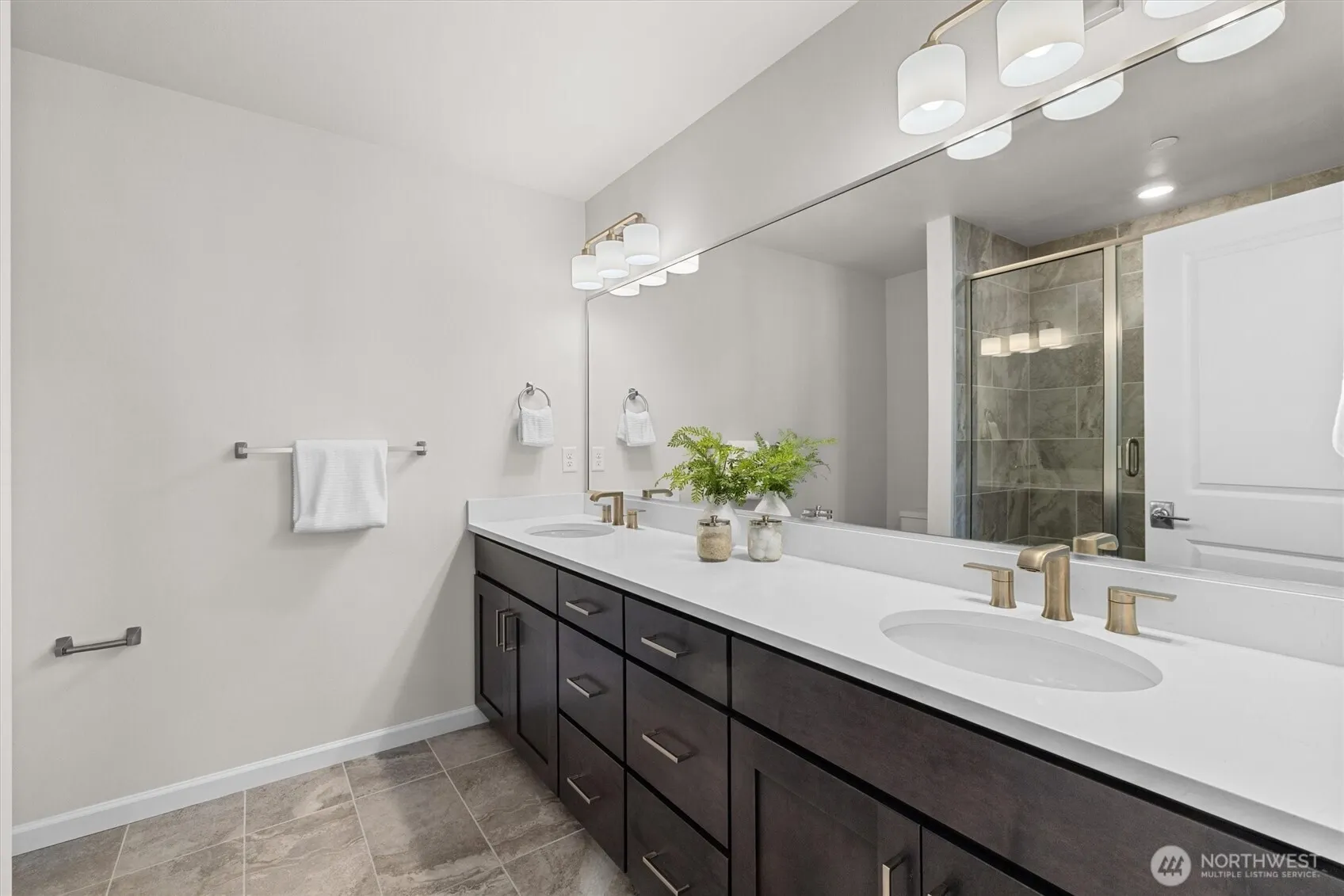 19345 NE 69th Circle #106, Redmond, WA 98052