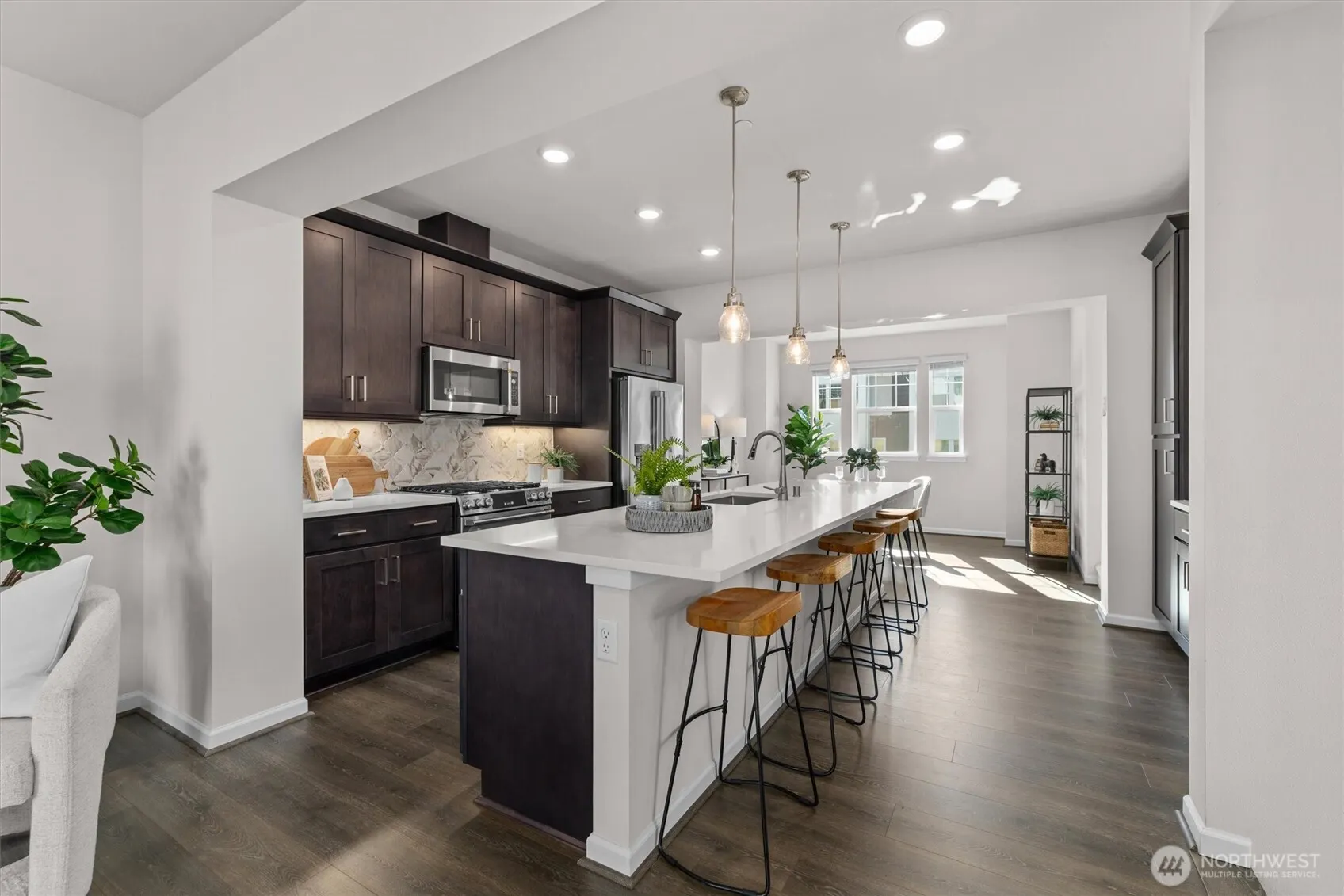 19345 NE 69th Circle #106, Redmond, WA 98052