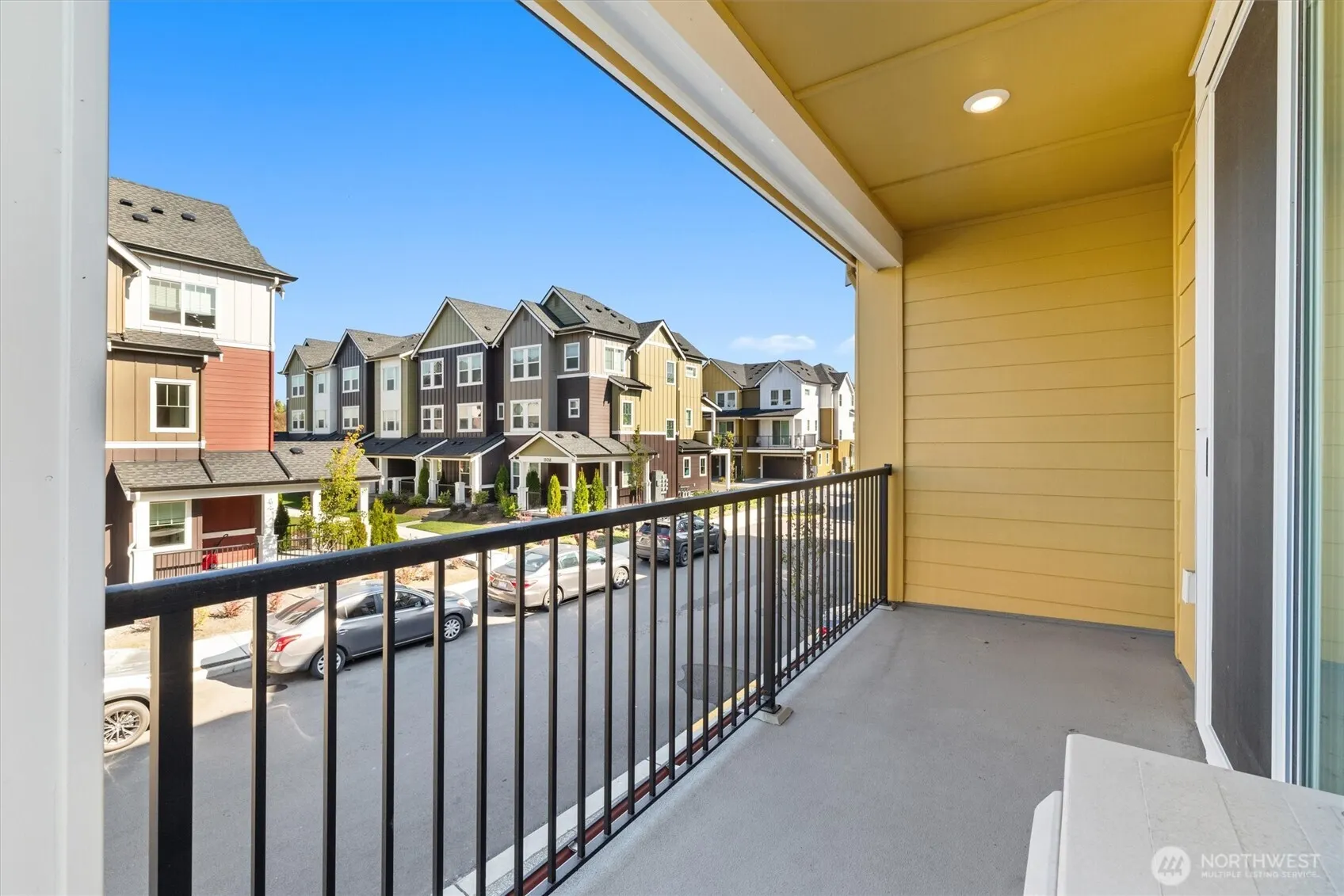 19345 NE 69th Circle #106, Redmond, WA 98052