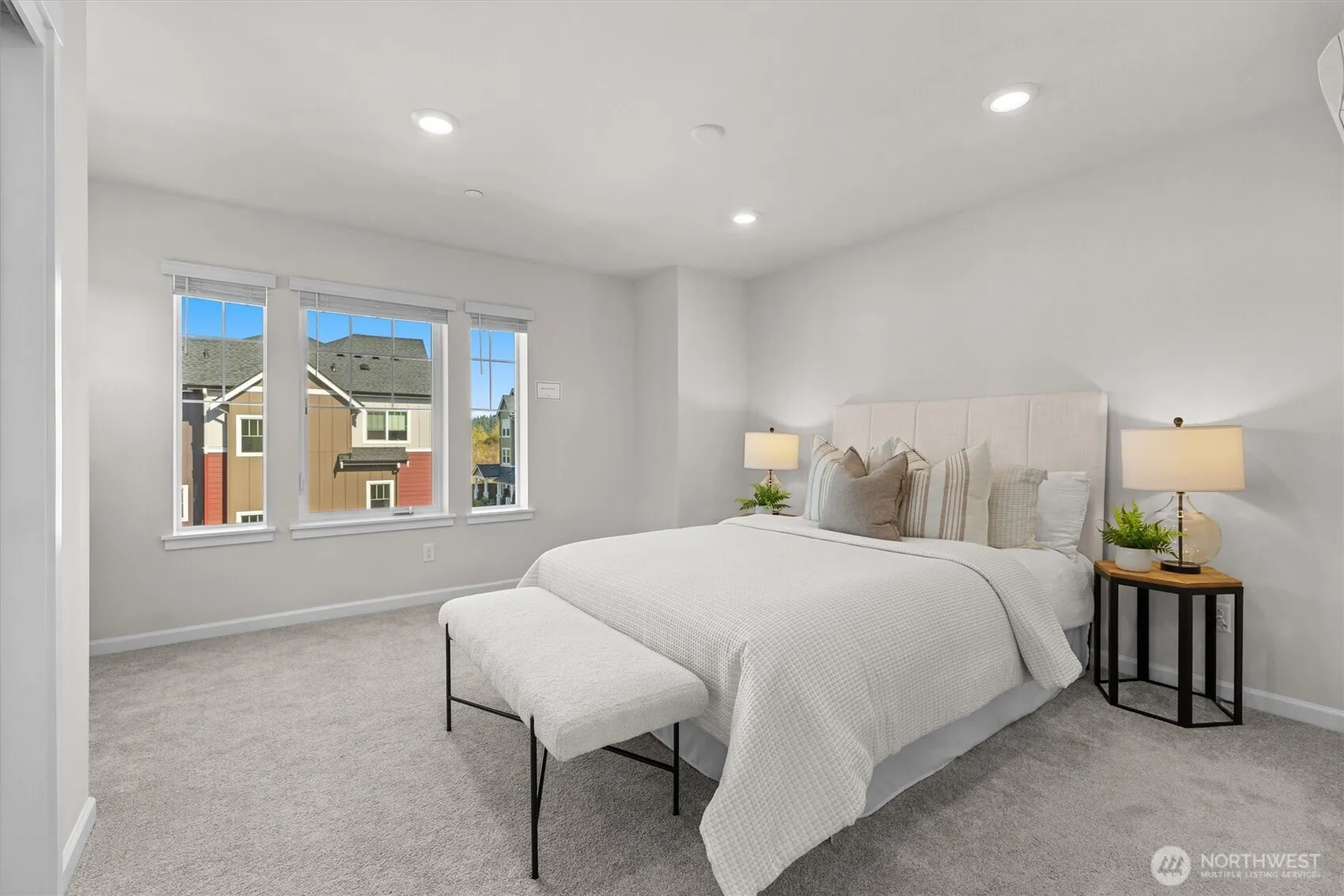 19345 NE 69th Circle #106, Redmond, WA 98052