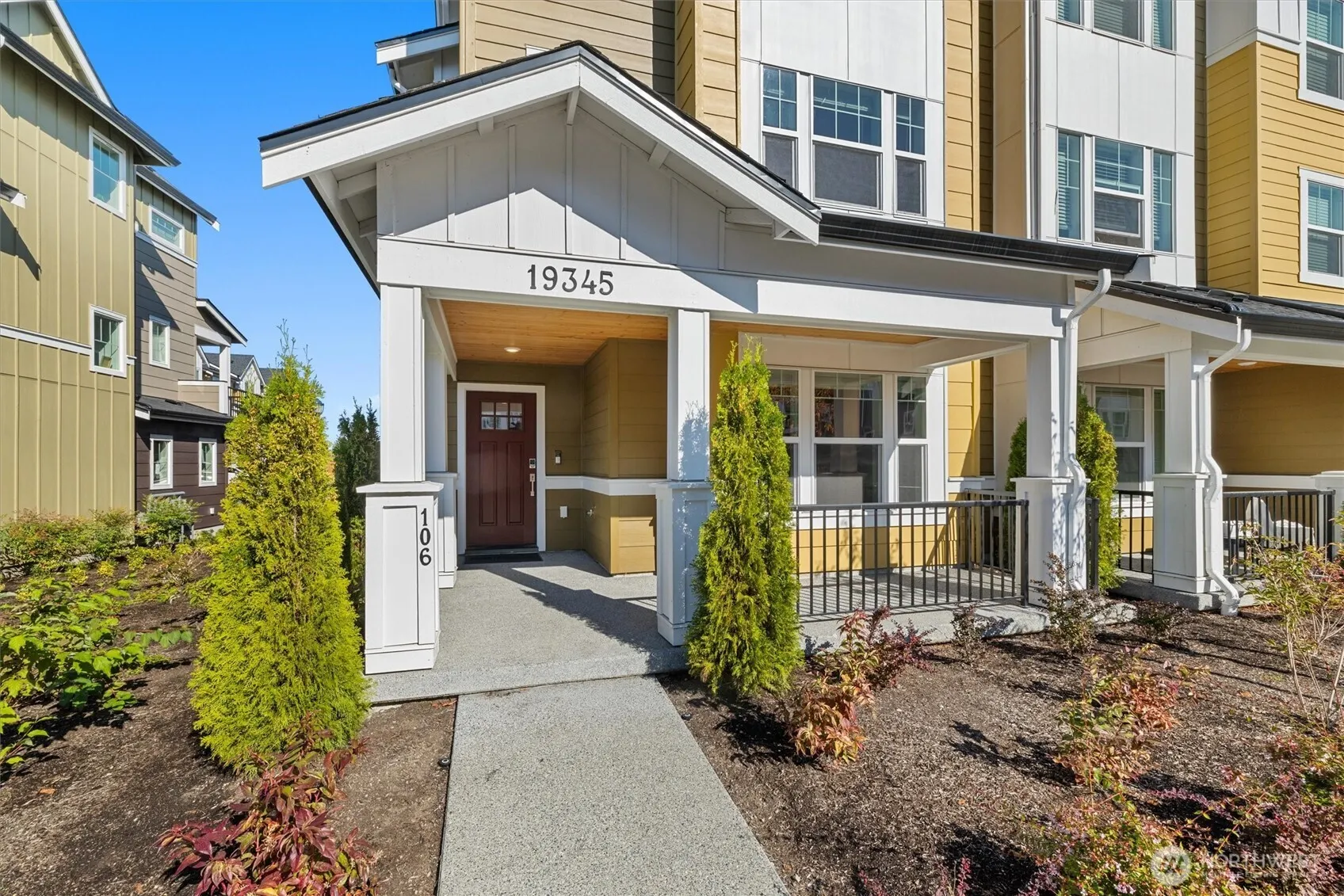 19345 NE 69th Circle #106, Redmond, WA 98052