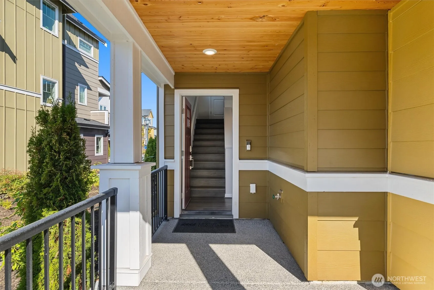 19345 NE 69th Circle #106, Redmond, WA 98052