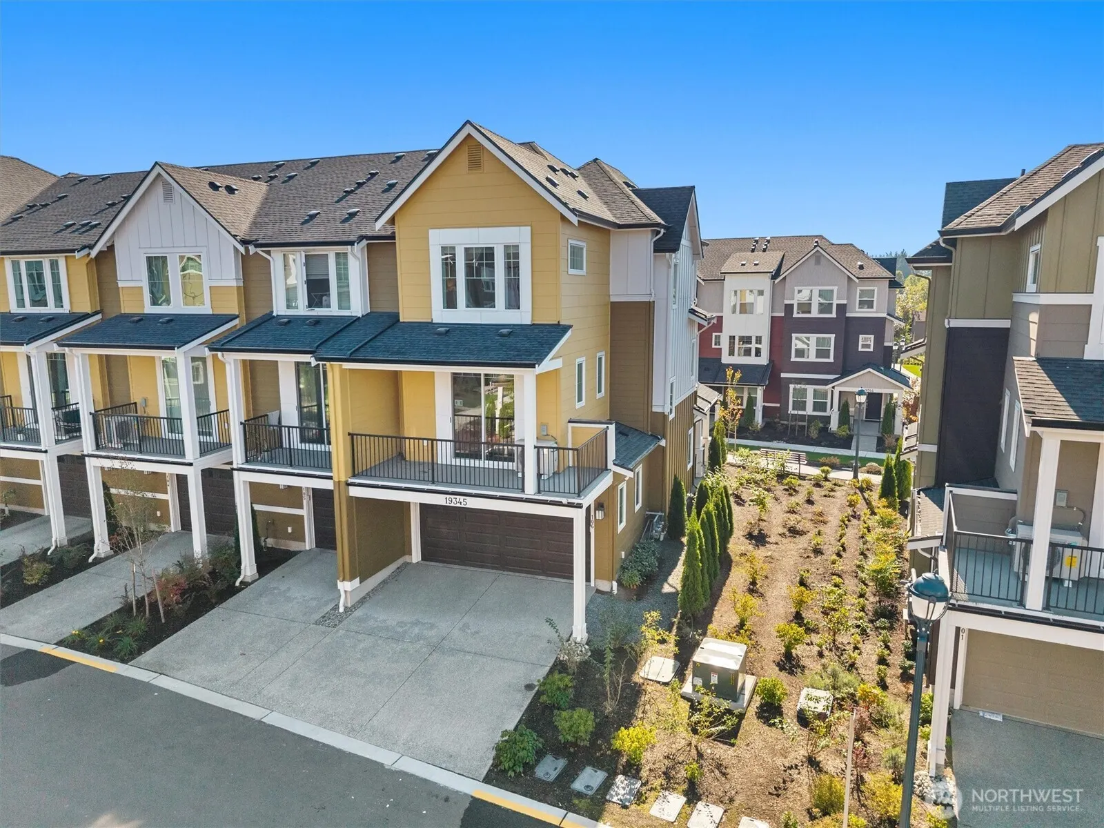 19345 NE 69th Circle #106, Redmond, WA 98052