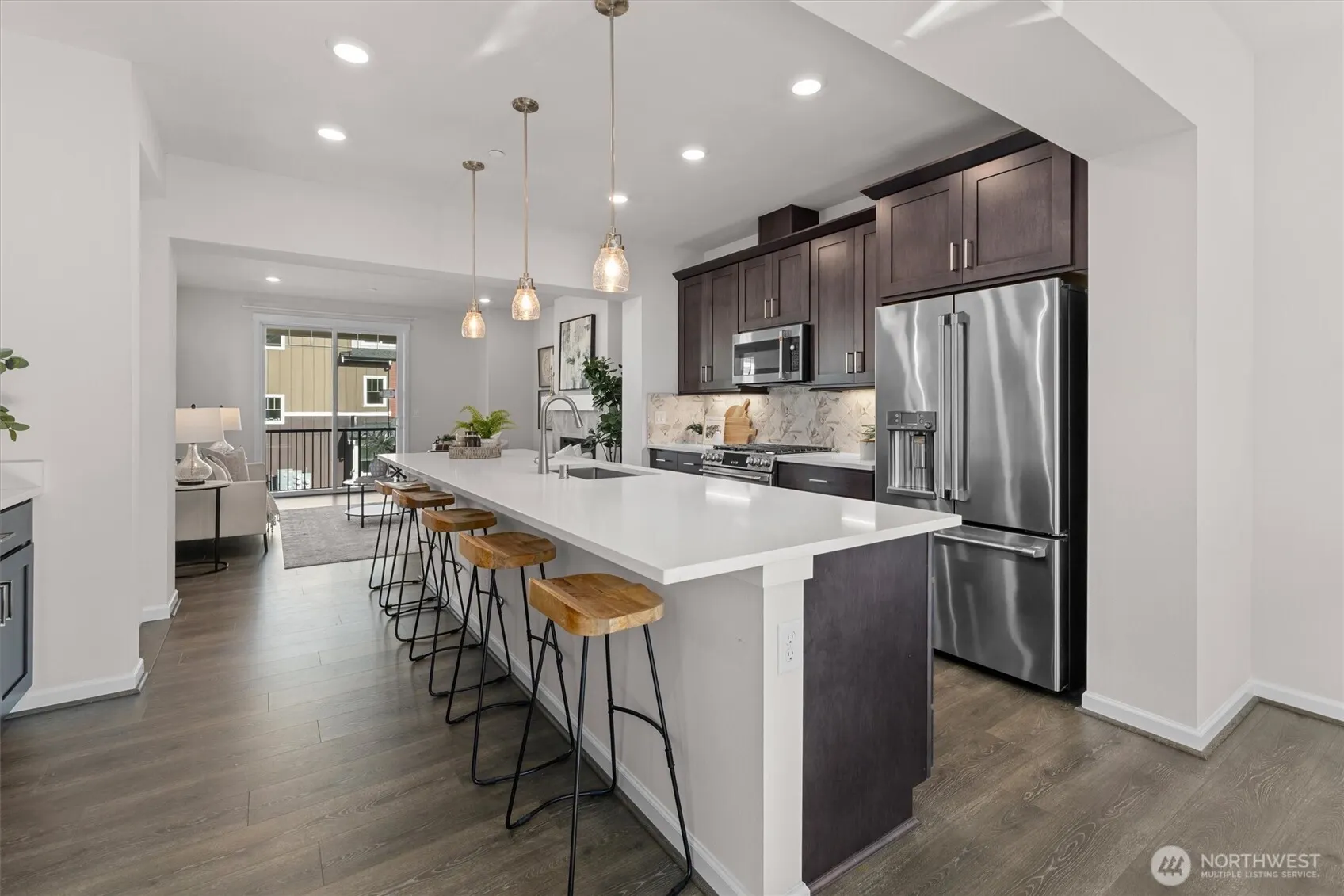 19345 NE 69th Circle #106, Redmond, WA 98052