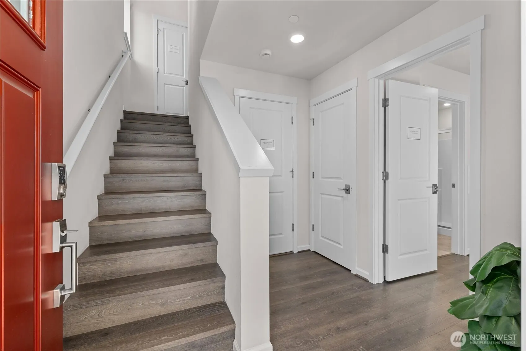 19345 NE 69th Circle #106, Redmond, WA 98052