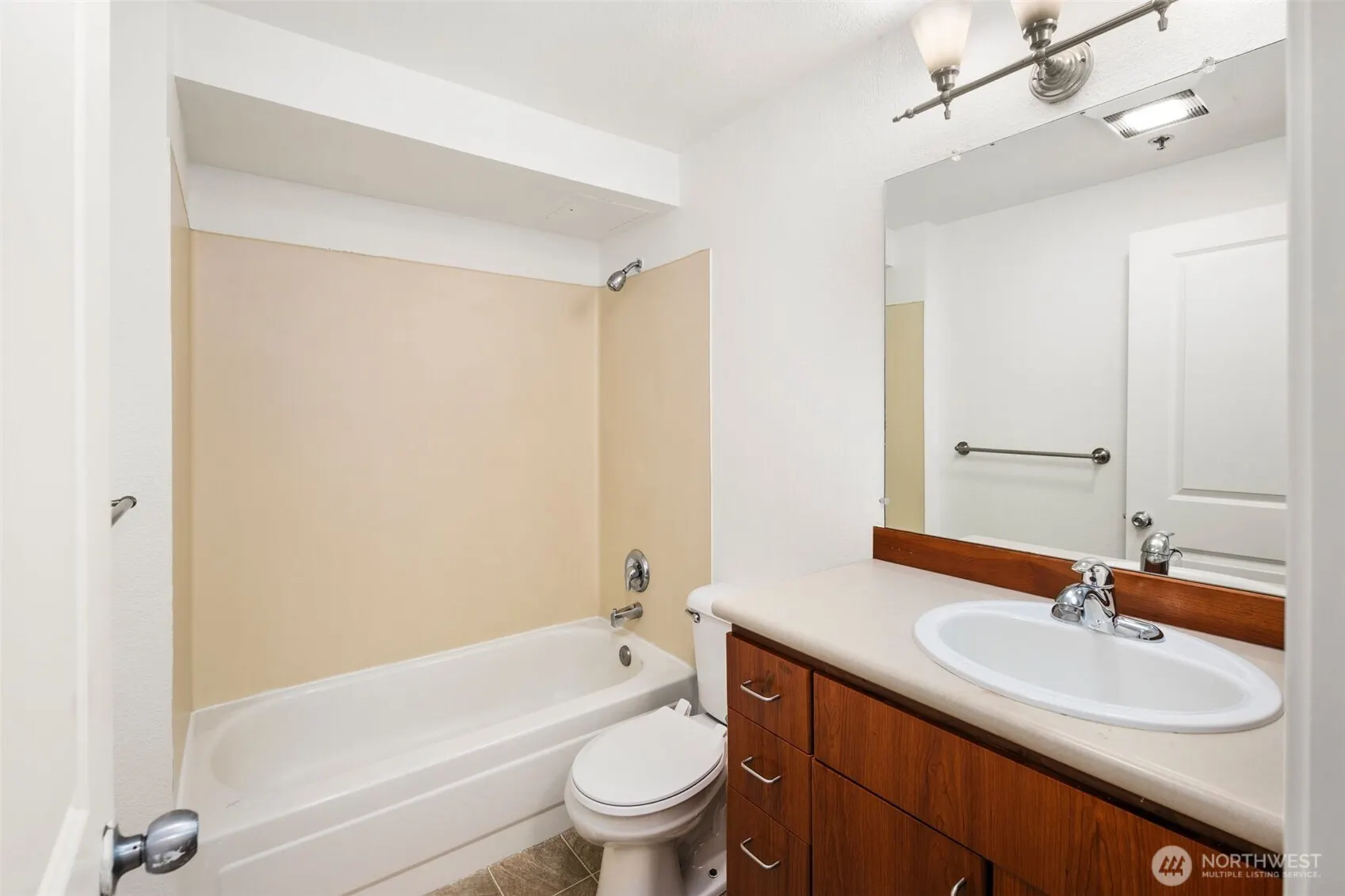 8745 Greenwood Avenue N #207, Seattle, WA 98103