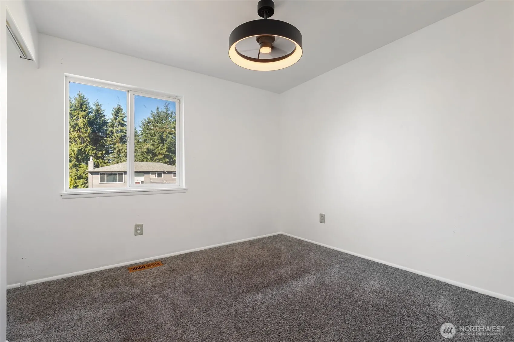 25322 32nd Place S, Kent, WA 98032
