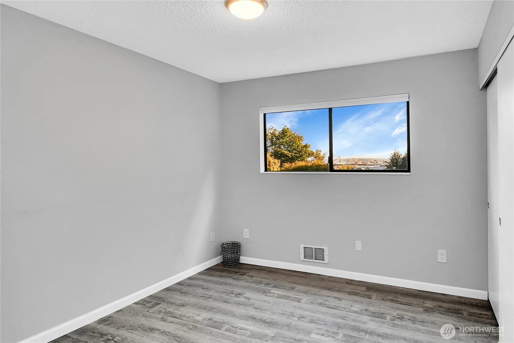 2562 Thorndyke Avenue W #104, Seattle, WA 98199