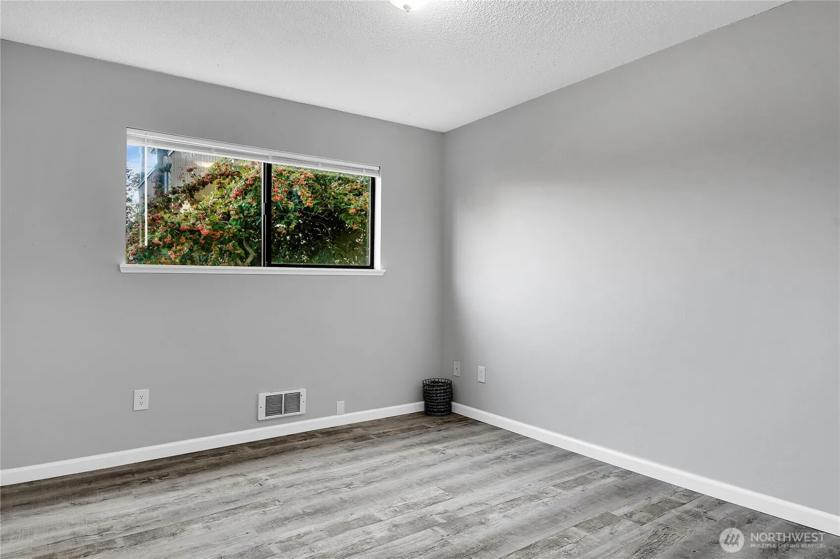 2562 Thorndyke Avenue W #104, Seattle, WA 98199