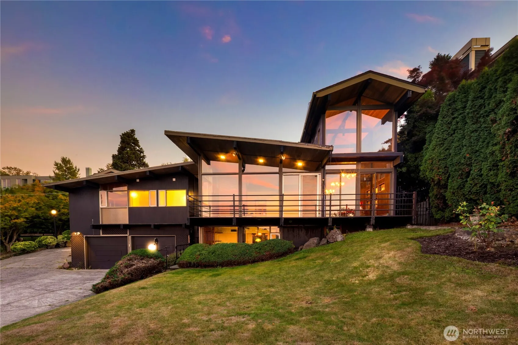 3653 W Commodore Way , Seattle, WA 98199