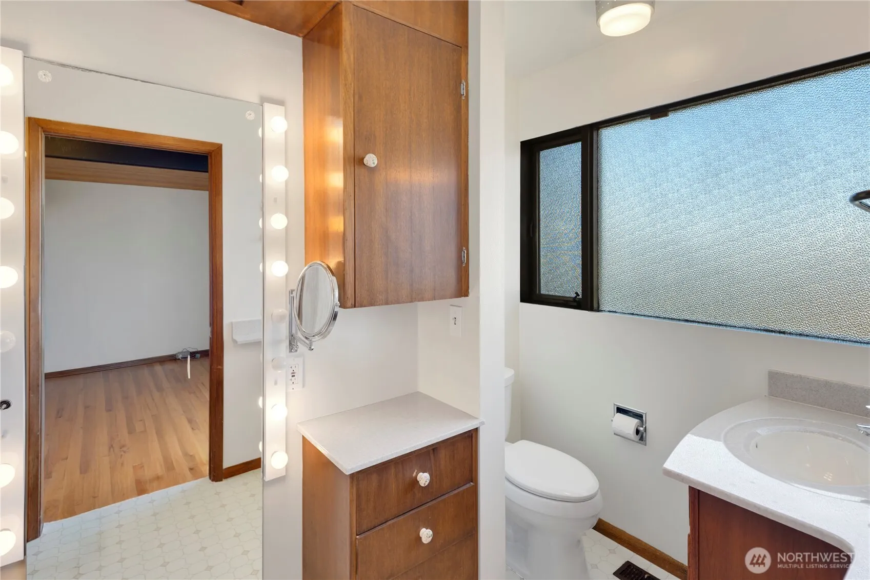 3653 W Commodore Way , Seattle, WA 98199