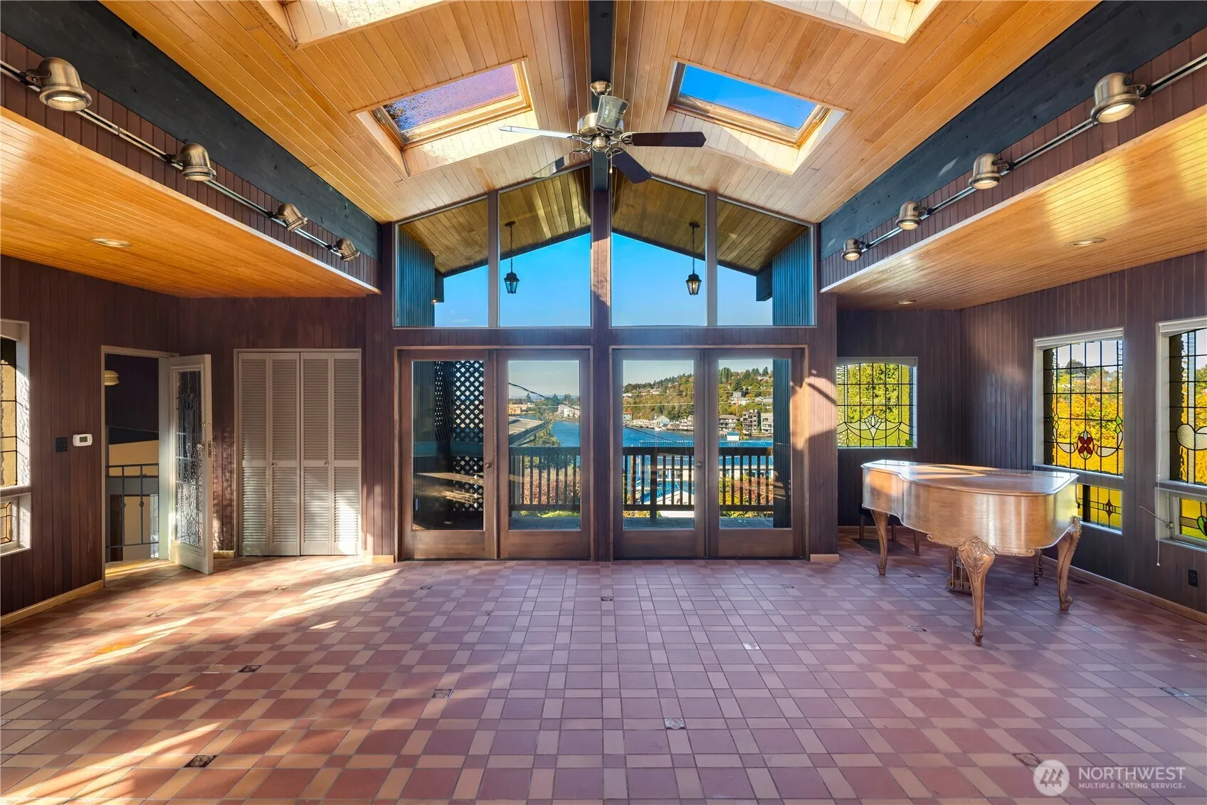 3653 W Commodore Way , Seattle, WA 98199