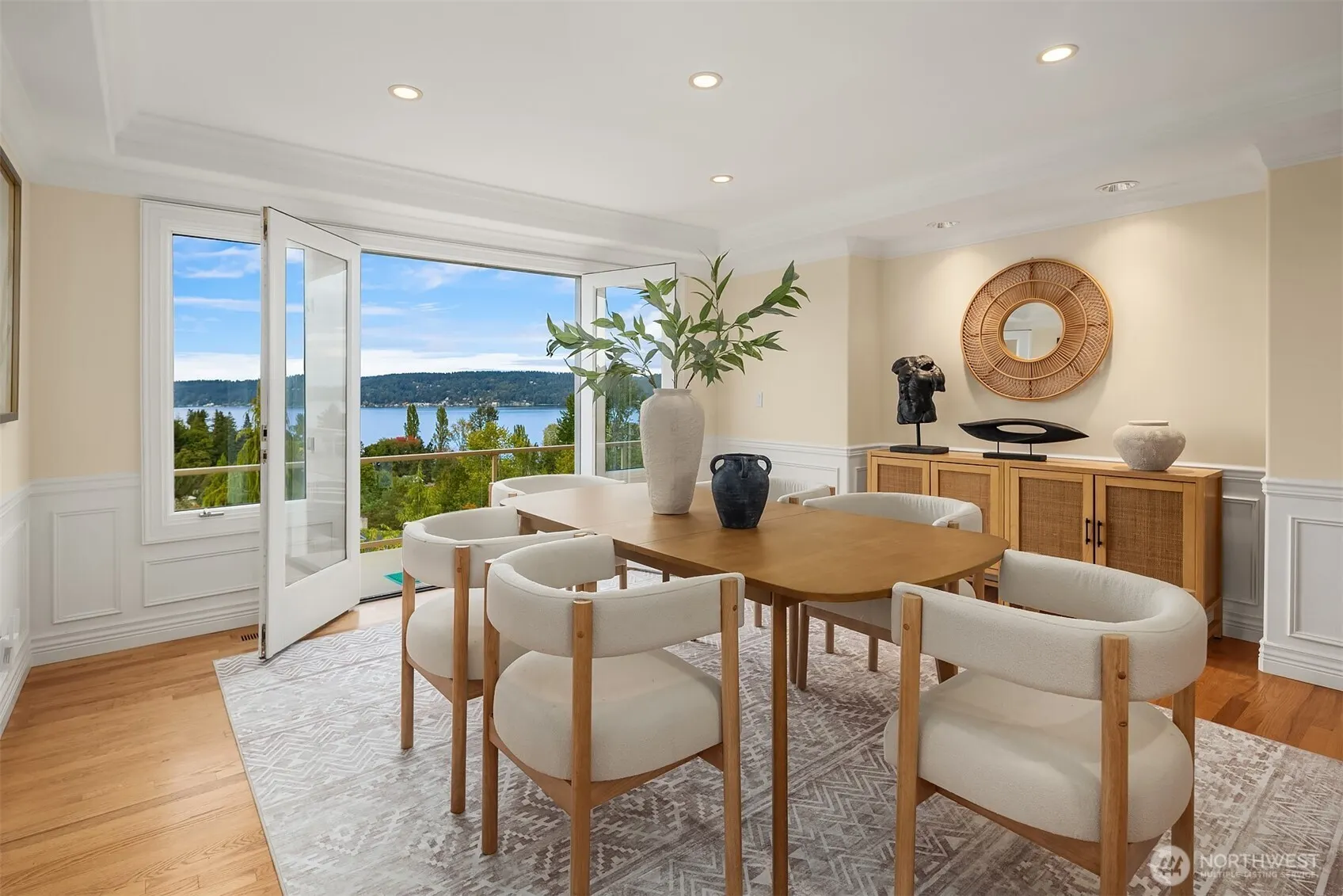 8726 Paisley Drive NE, Seattle, WA 98115