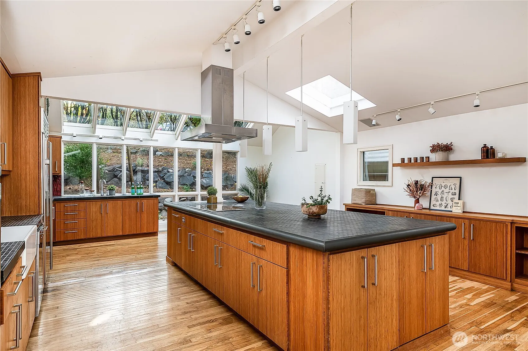 9521 25th Avenue NW, Seattle, WA 98117