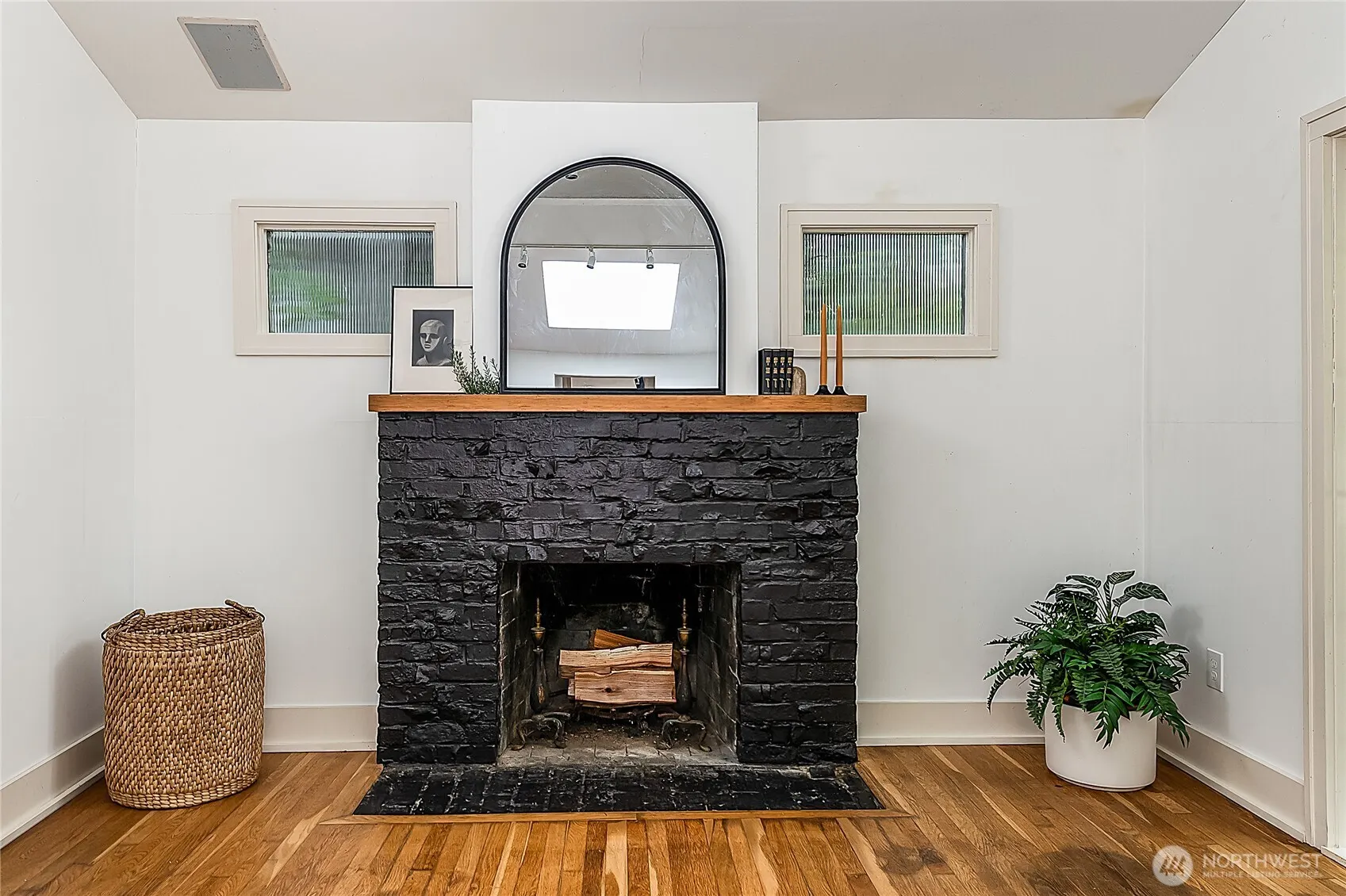 9521 25th Avenue NW, Seattle, WA 98117