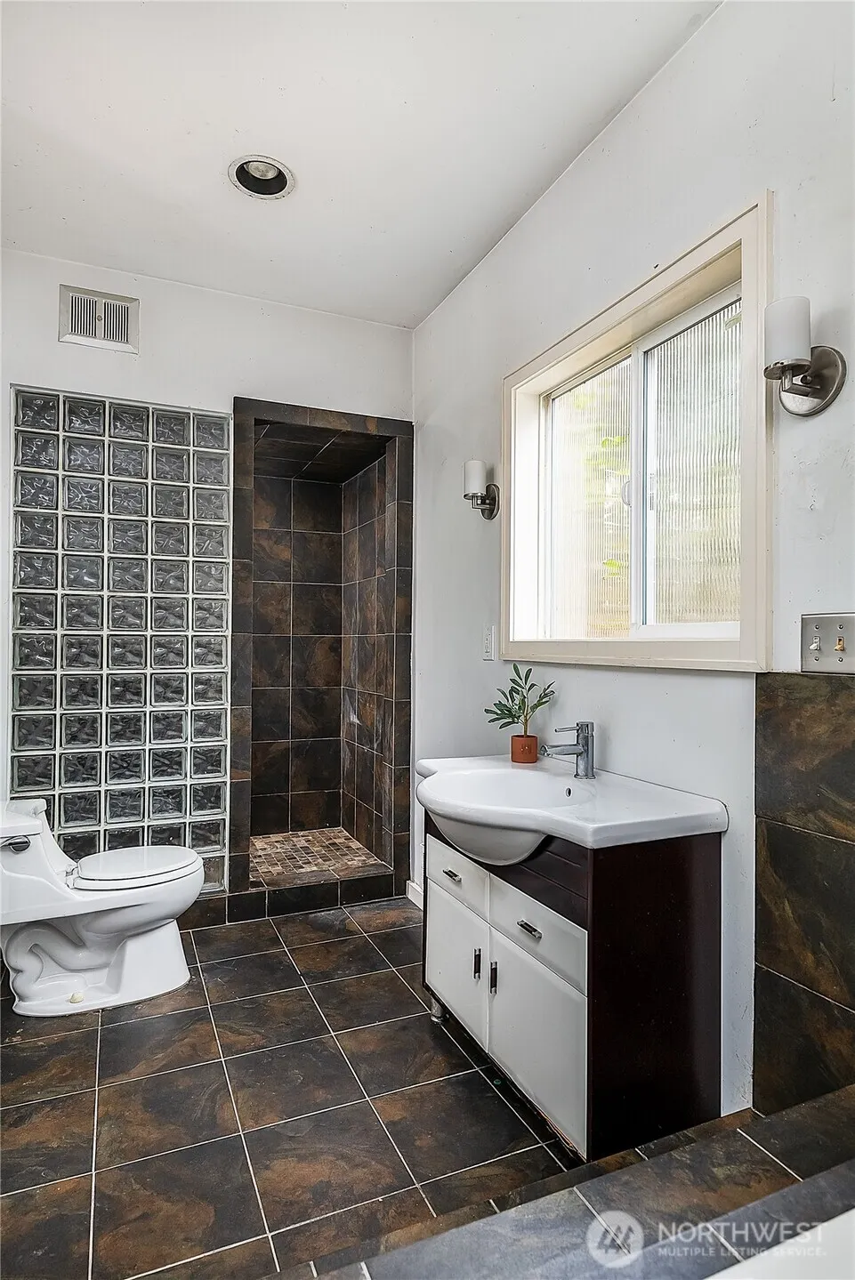 9521 25th Avenue NW, Seattle, WA 98117