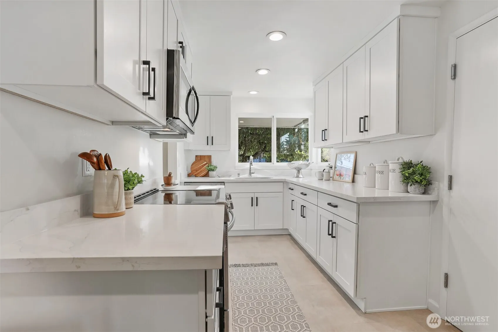 3916 SW 100th Street , Seattle, WA 98146