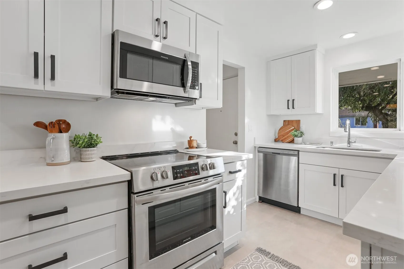 3916 SW 100th Street , Seattle, WA 98146