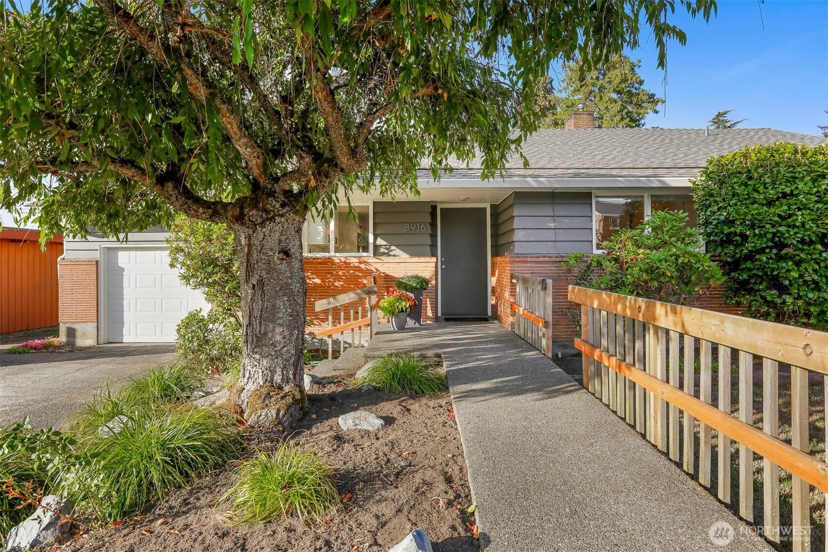 3916 SW 100th Street , Seattle, WA 98146