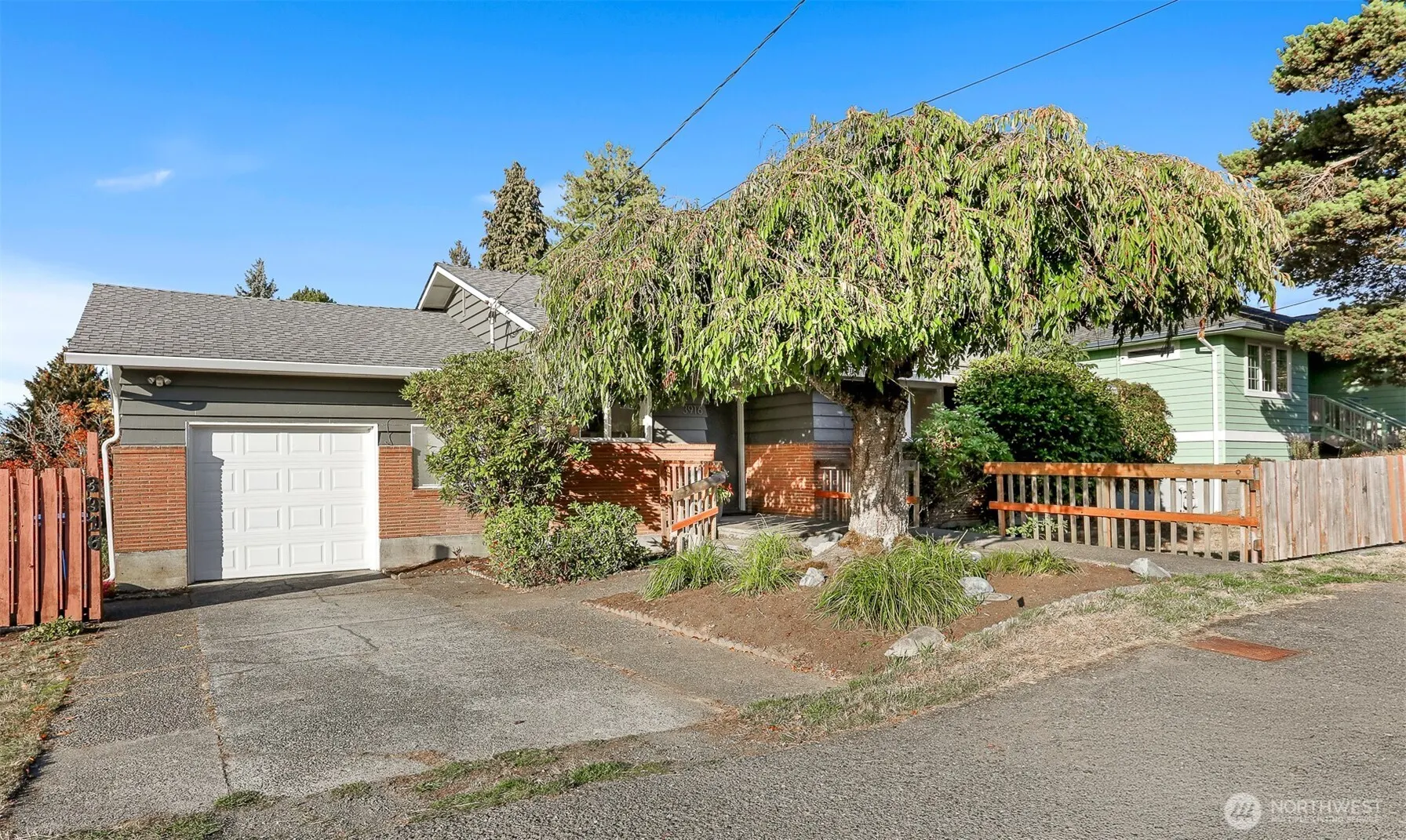 3916 SW 100th Street , Seattle, WA 98146