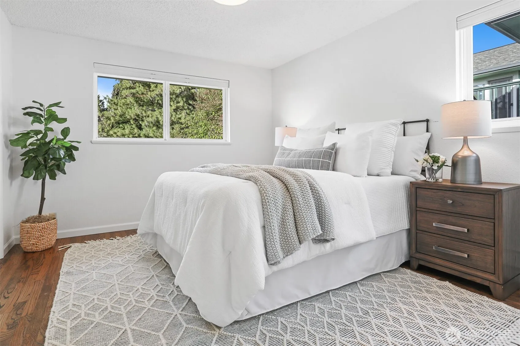 3916 SW 100th Street , Seattle, WA 98146
