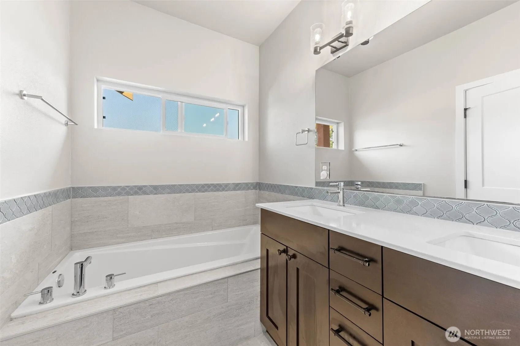 1002 Sunrise Place SW #N4, Issaquah, WA 98027