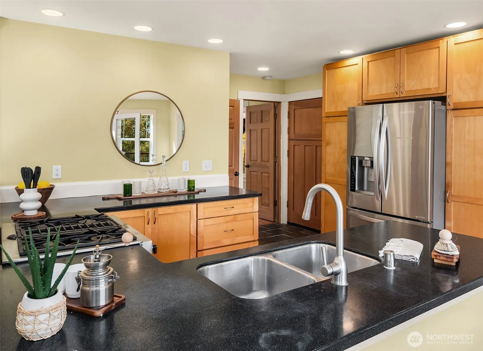 7337 7TH Avenue SW, Seattle, WA 98106