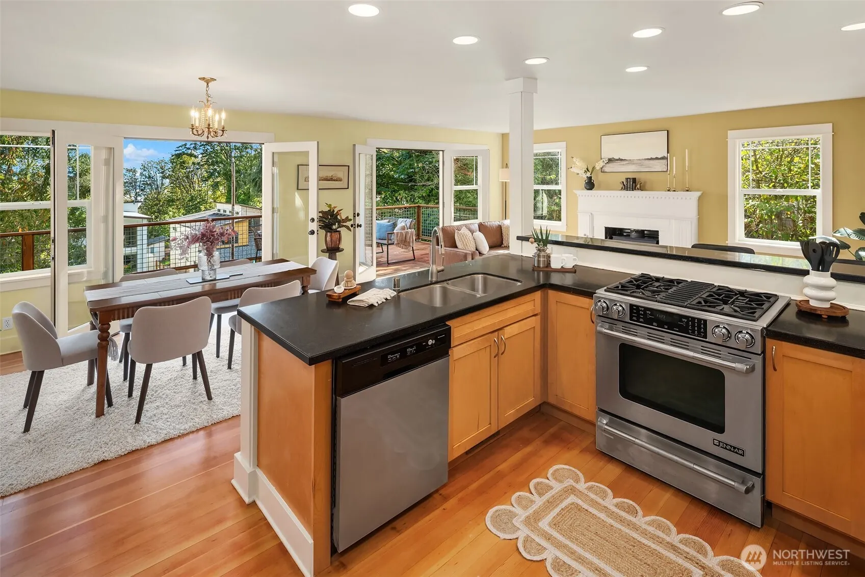 7337 7TH Avenue SW, Seattle, WA 98106
