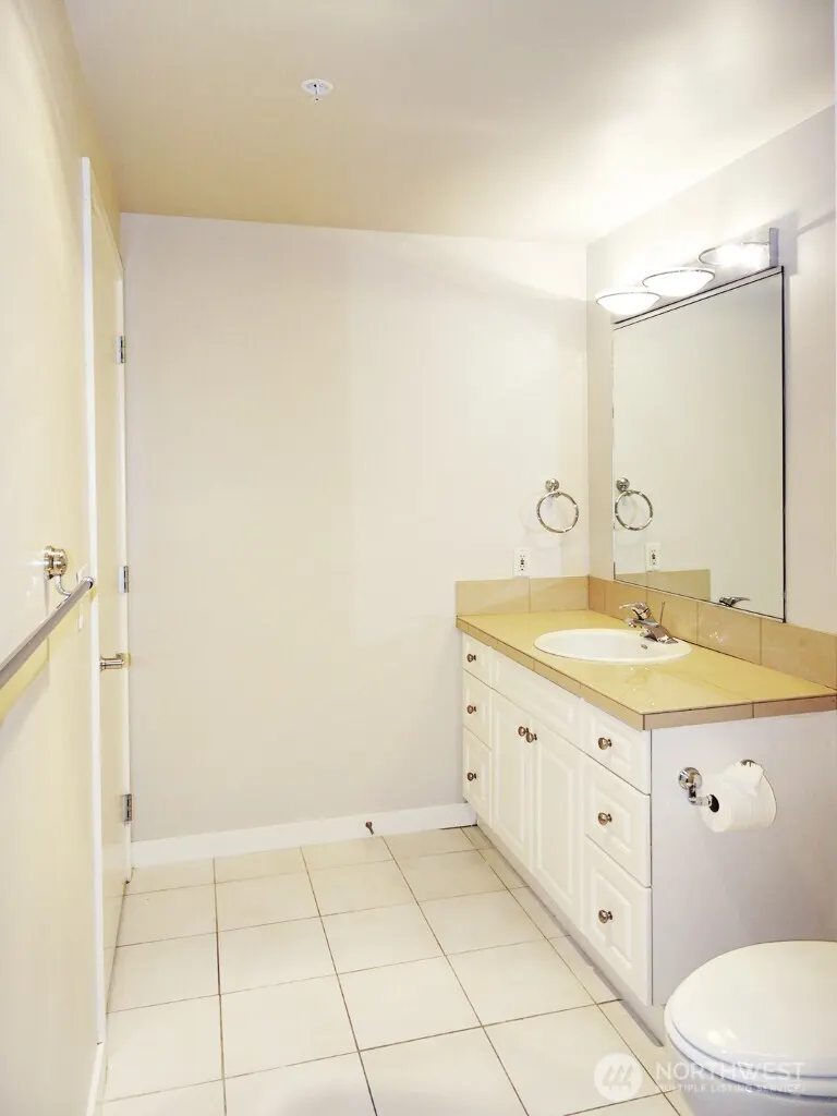 321 10th Avenue S #608, Seattle, WA 98104