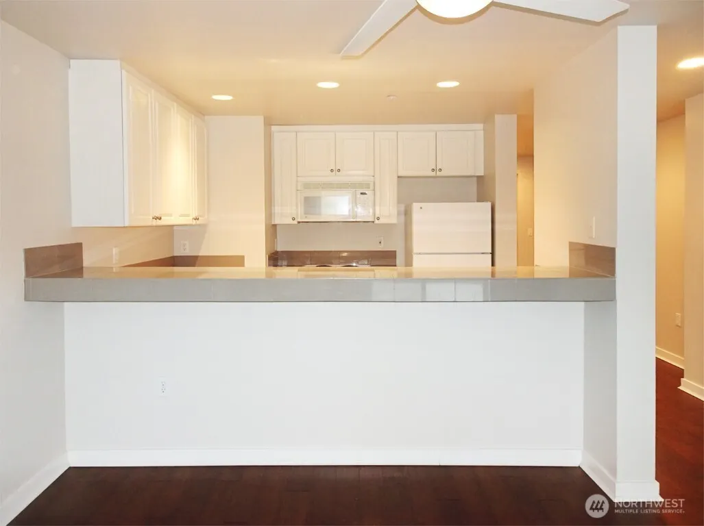 321 10th Avenue S #608, Seattle, WA 98104