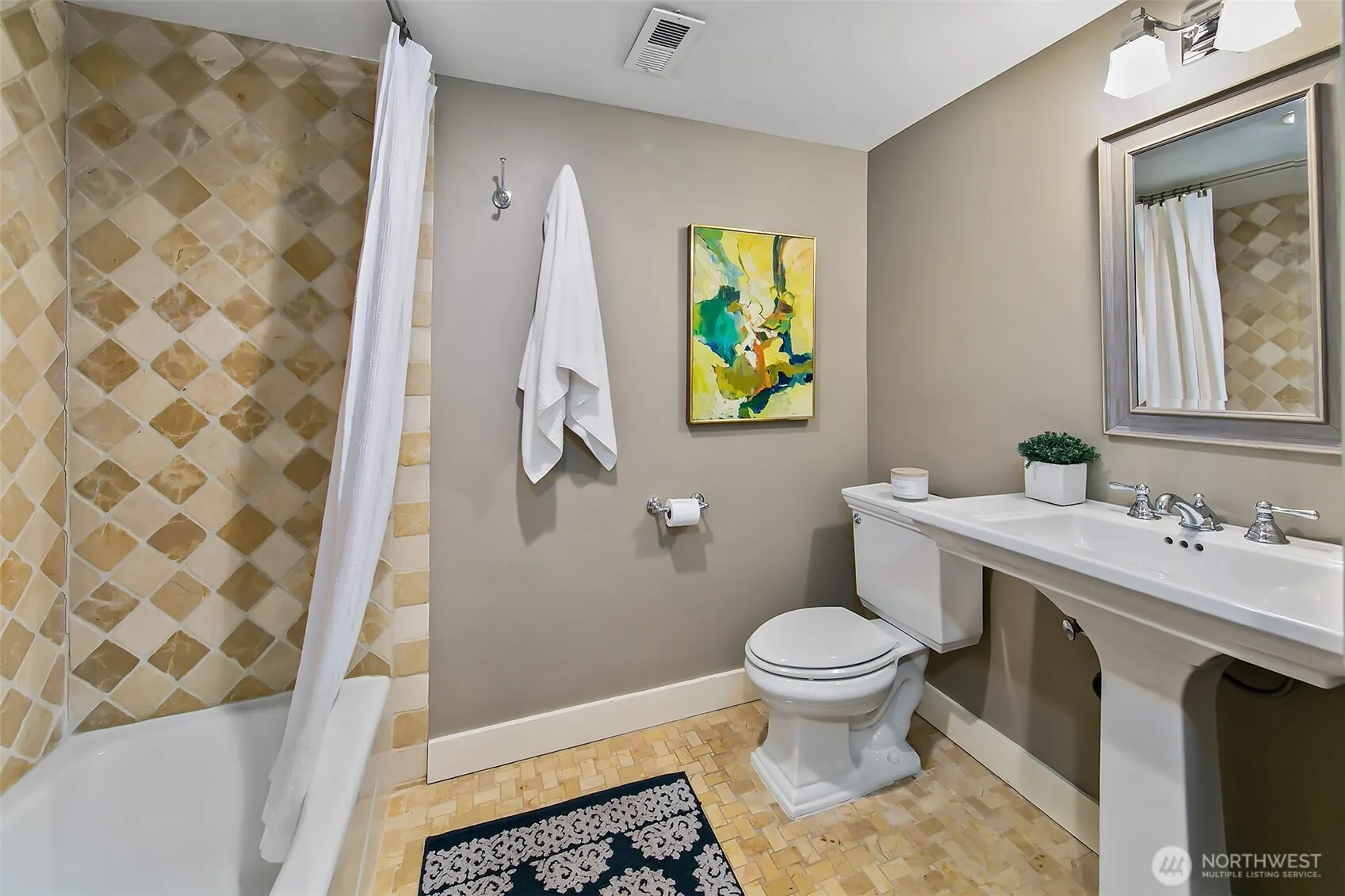 3879 44th Avenue NE, Seattle, WA 98105