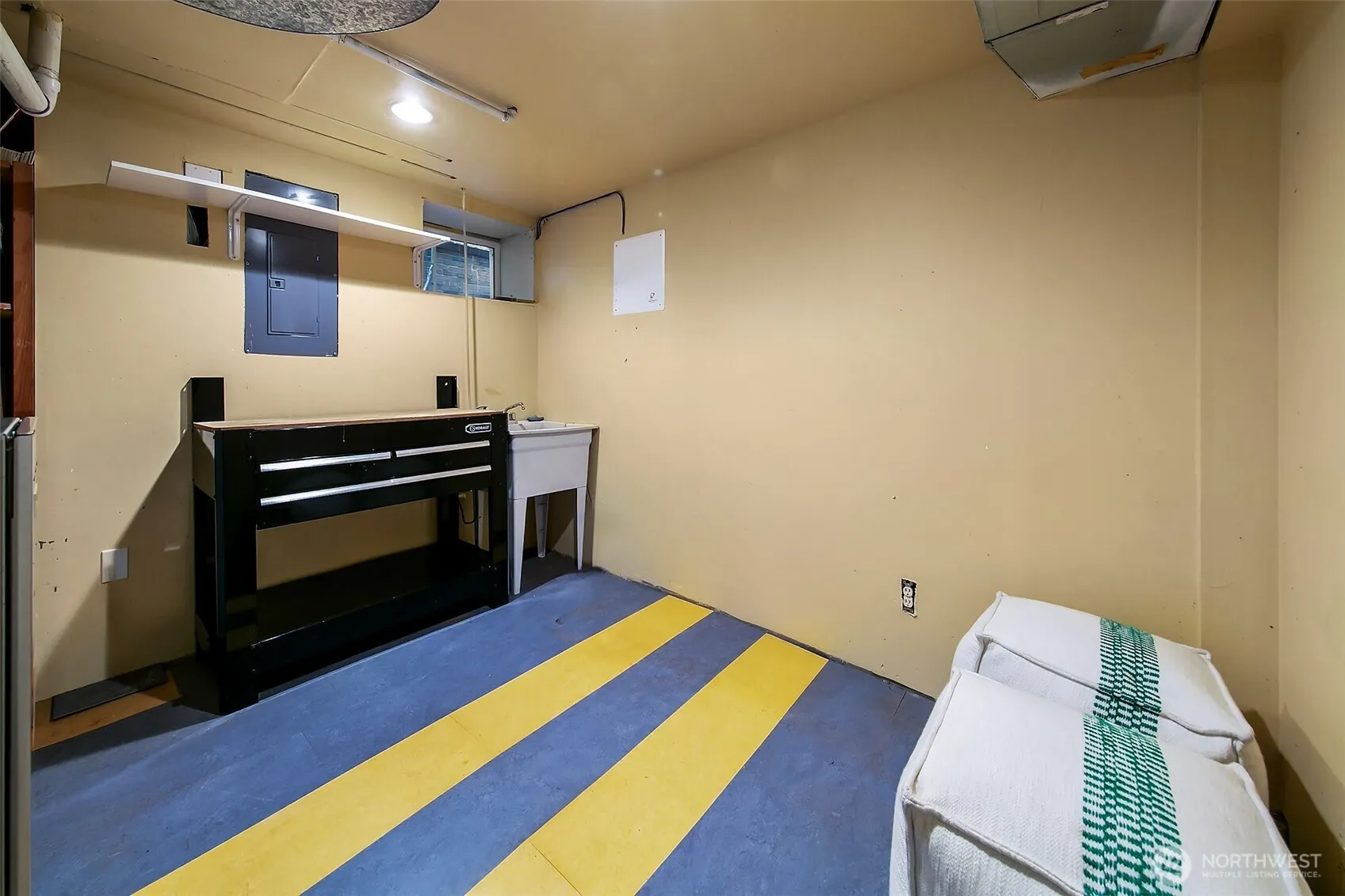 3879 44th Avenue NE, Seattle, WA 98105