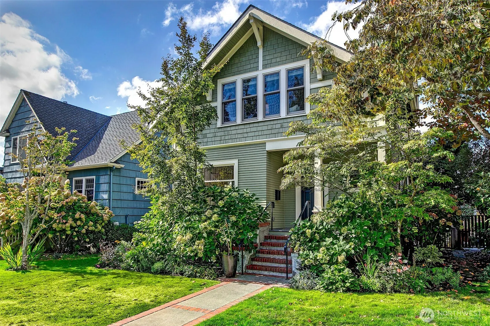 3879 44th Avenue NE, Seattle, WA 98105