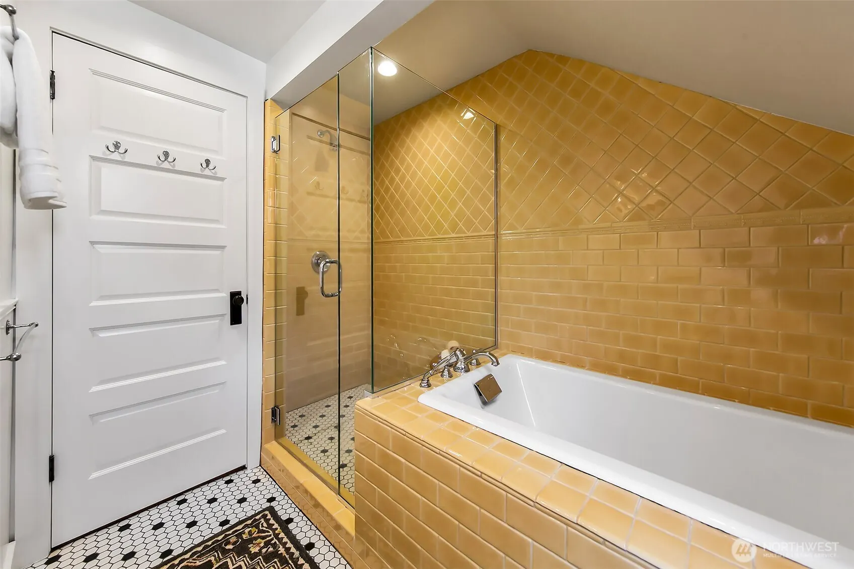 3879 44th Avenue NE, Seattle, WA 98105