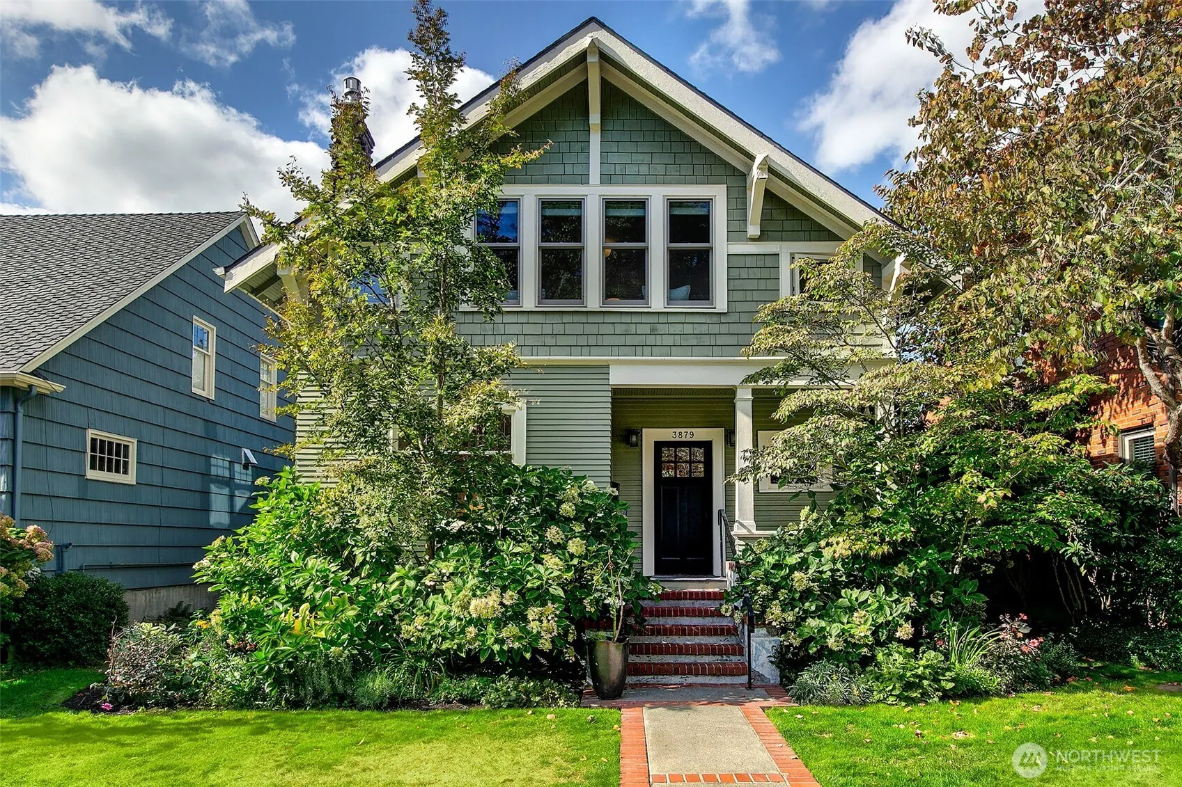 3879 44th Avenue NE, Seattle, WA 98105