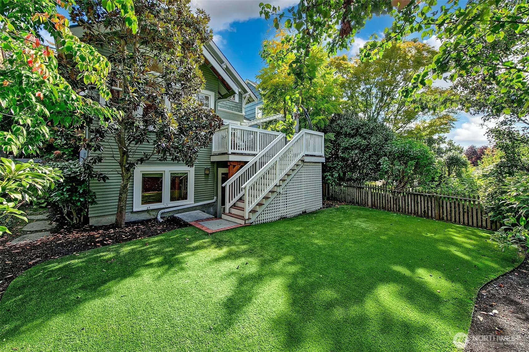 3879 44th Avenue NE, Seattle, WA 98105