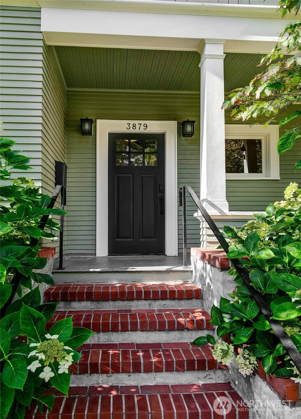 3879 44th Avenue NE, Seattle, WA 98105