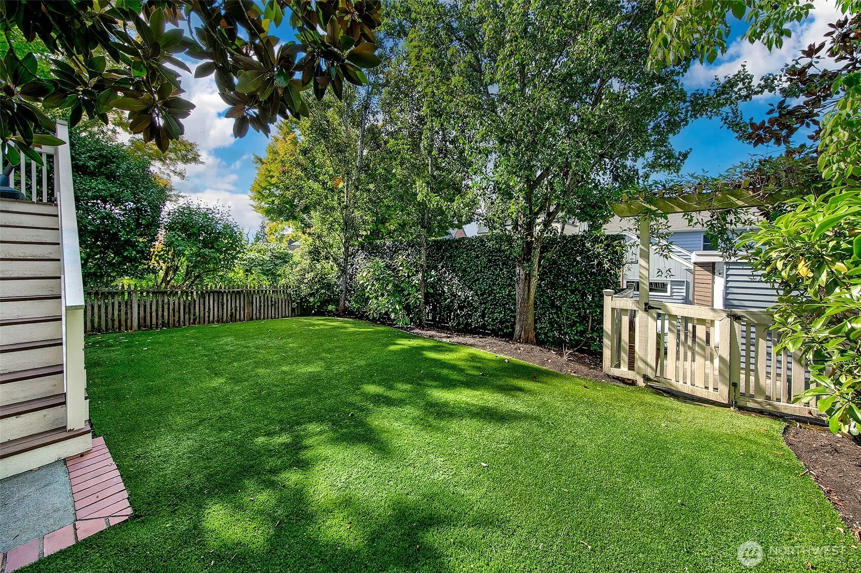 3879 44th Avenue NE, Seattle, WA 98105