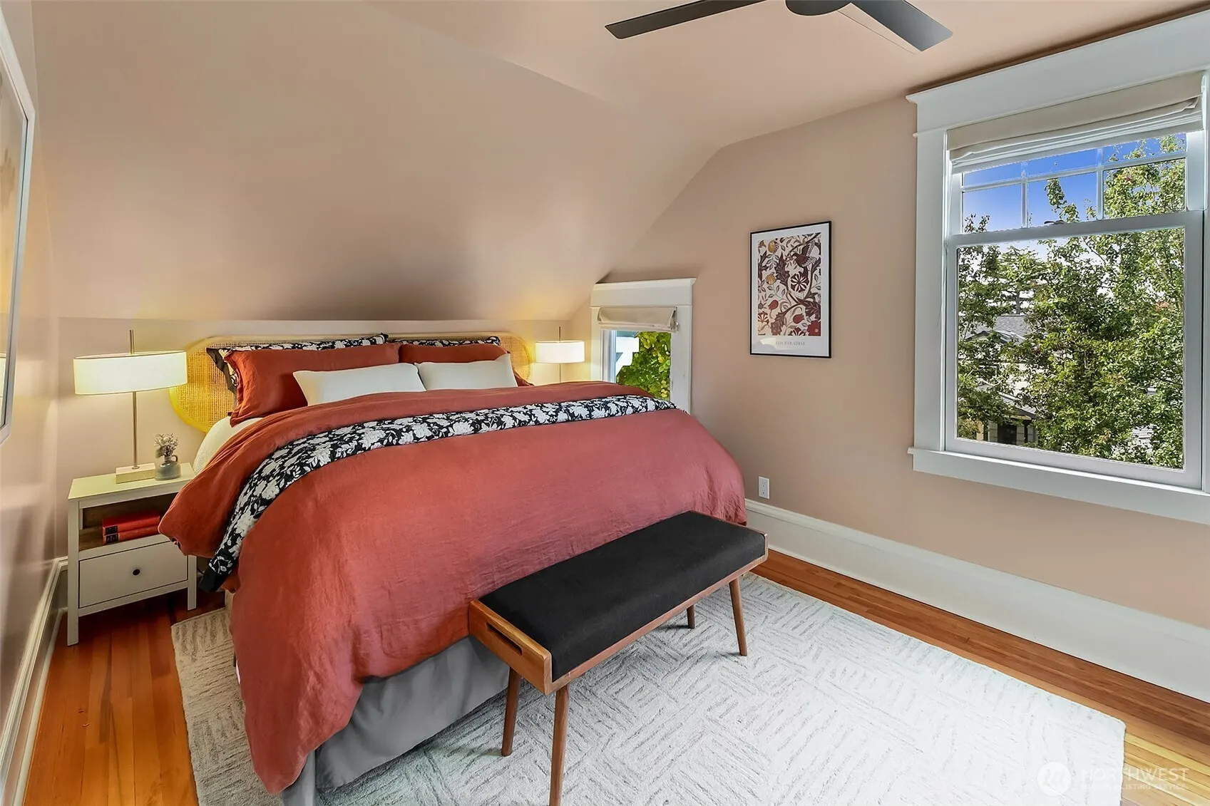 3879 44th Avenue NE, Seattle, WA 98105