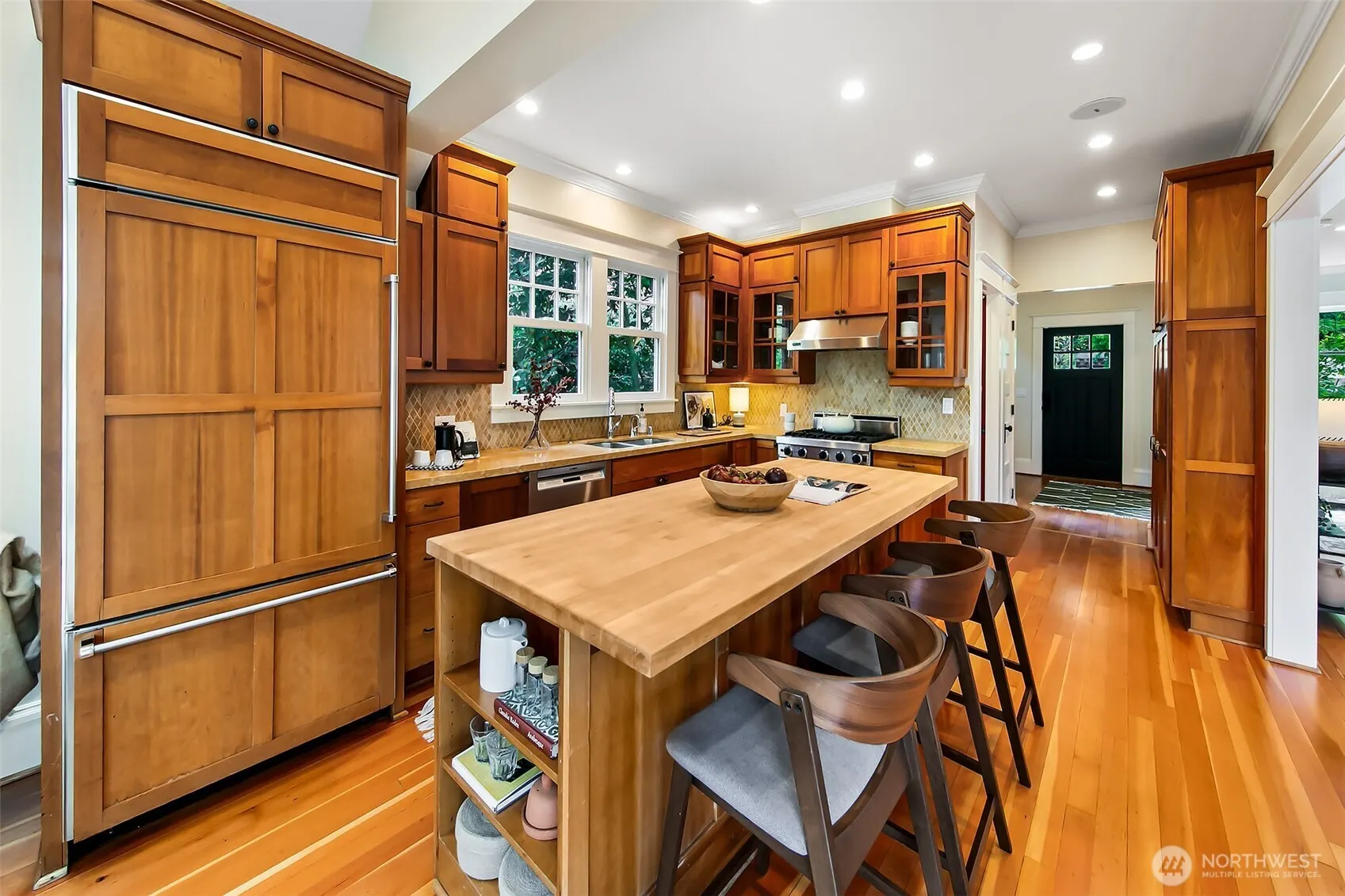 3879 44th Avenue NE, Seattle, WA 98105